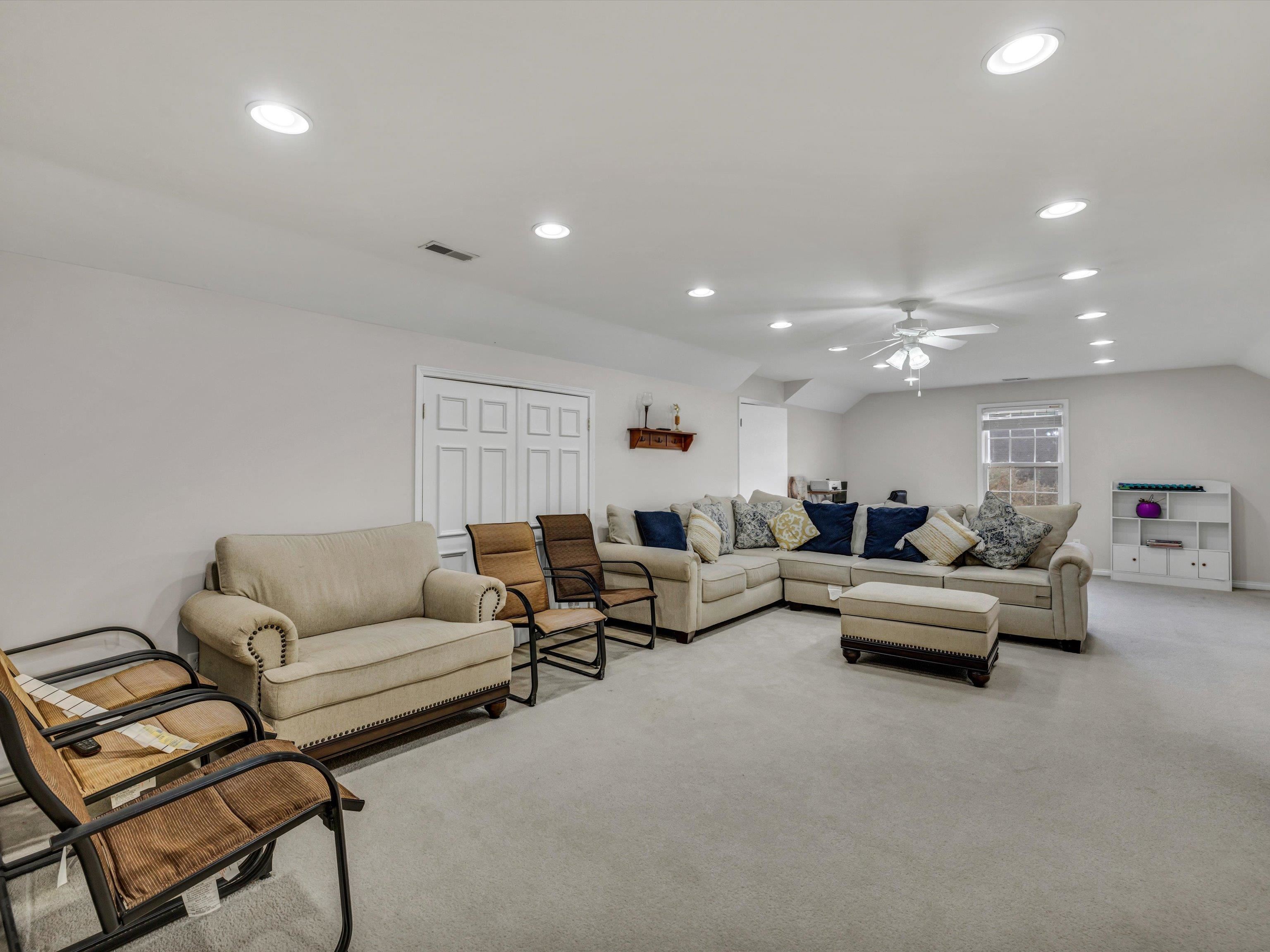 4549 Oakhurst Bend, Owensboro, Kentucky 42303, 4 Bedrooms Bedrooms, ,3 BathroomsBathrooms,Single Family Residence,For Sale,Oakhurst Bend,88529