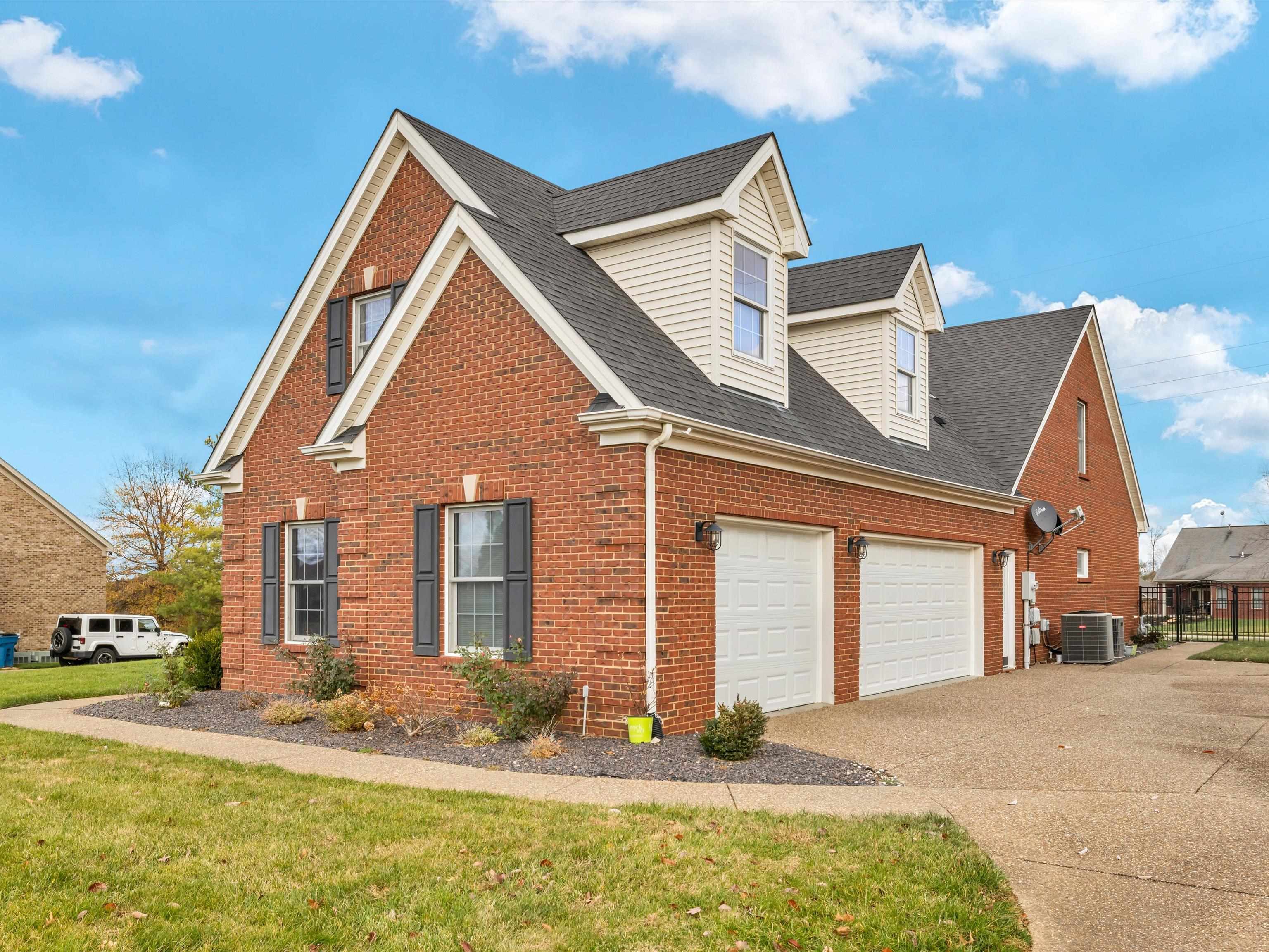 4549 Oakhurst Bend, Owensboro, Kentucky 42303, 4 Bedrooms Bedrooms, ,3 BathroomsBathrooms,Single Family Residence,For Sale,Oakhurst Bend,88529