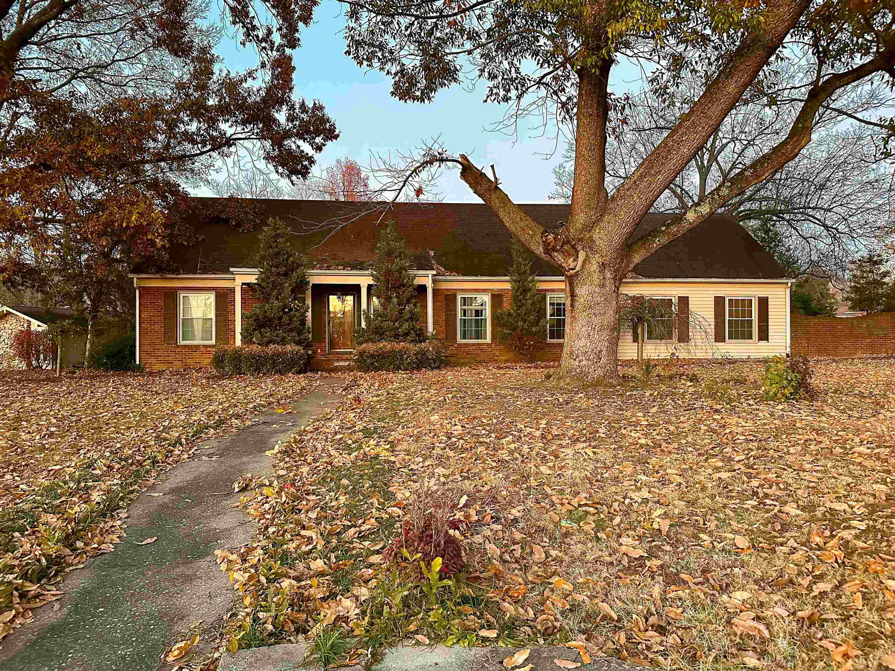 1121 Woodmere Ln, Owensboro, Kentucky 42303, 5 Bedrooms Bedrooms, ,2 BathroomsBathrooms,Single Family Residence,For Sale,Woodmere Ln,88531