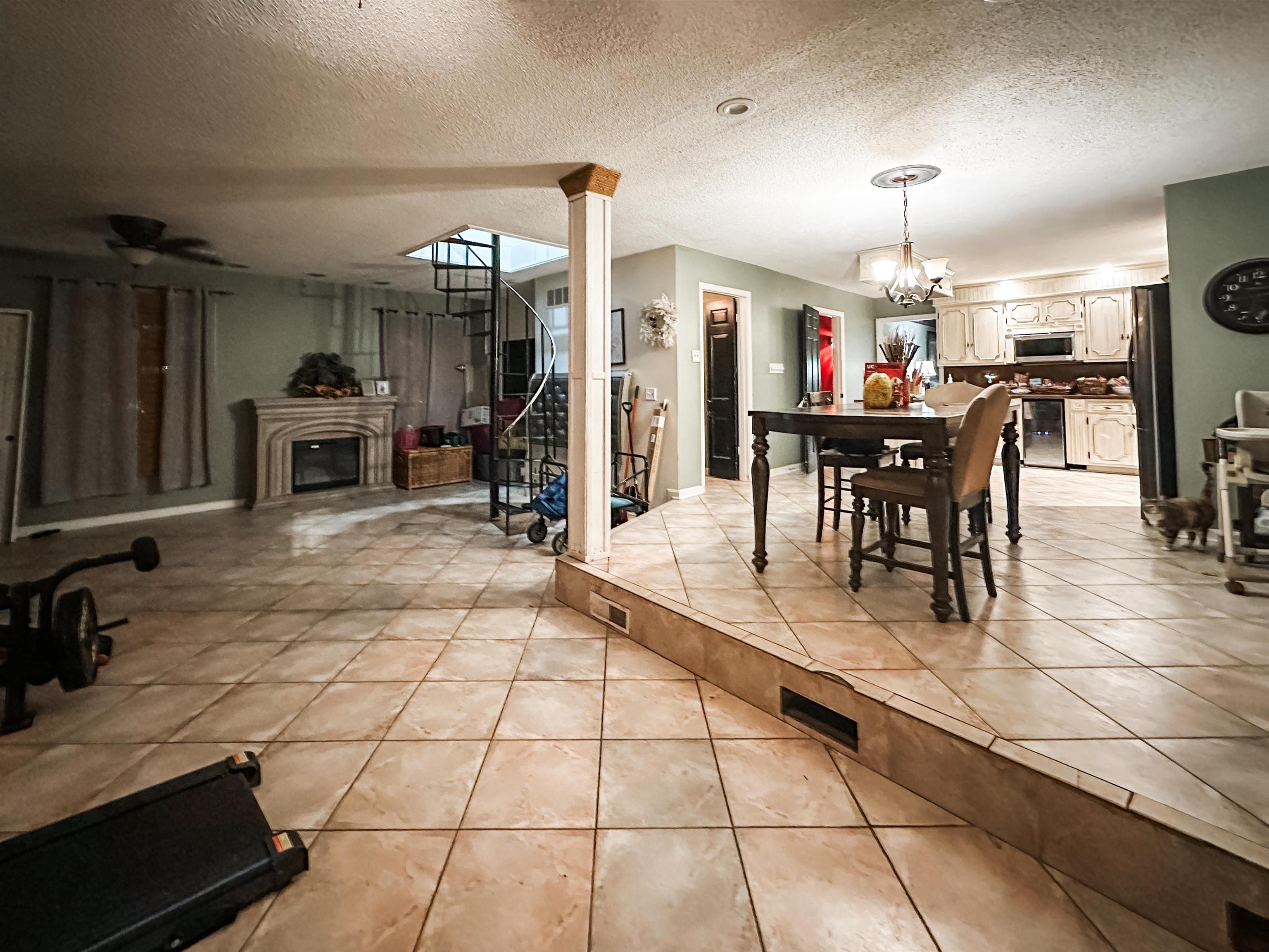 1121 Woodmere Ln, Owensboro, Kentucky 42303, 5 Bedrooms Bedrooms, ,2 BathroomsBathrooms,Single Family Residence,For Sale,Woodmere Ln,88531