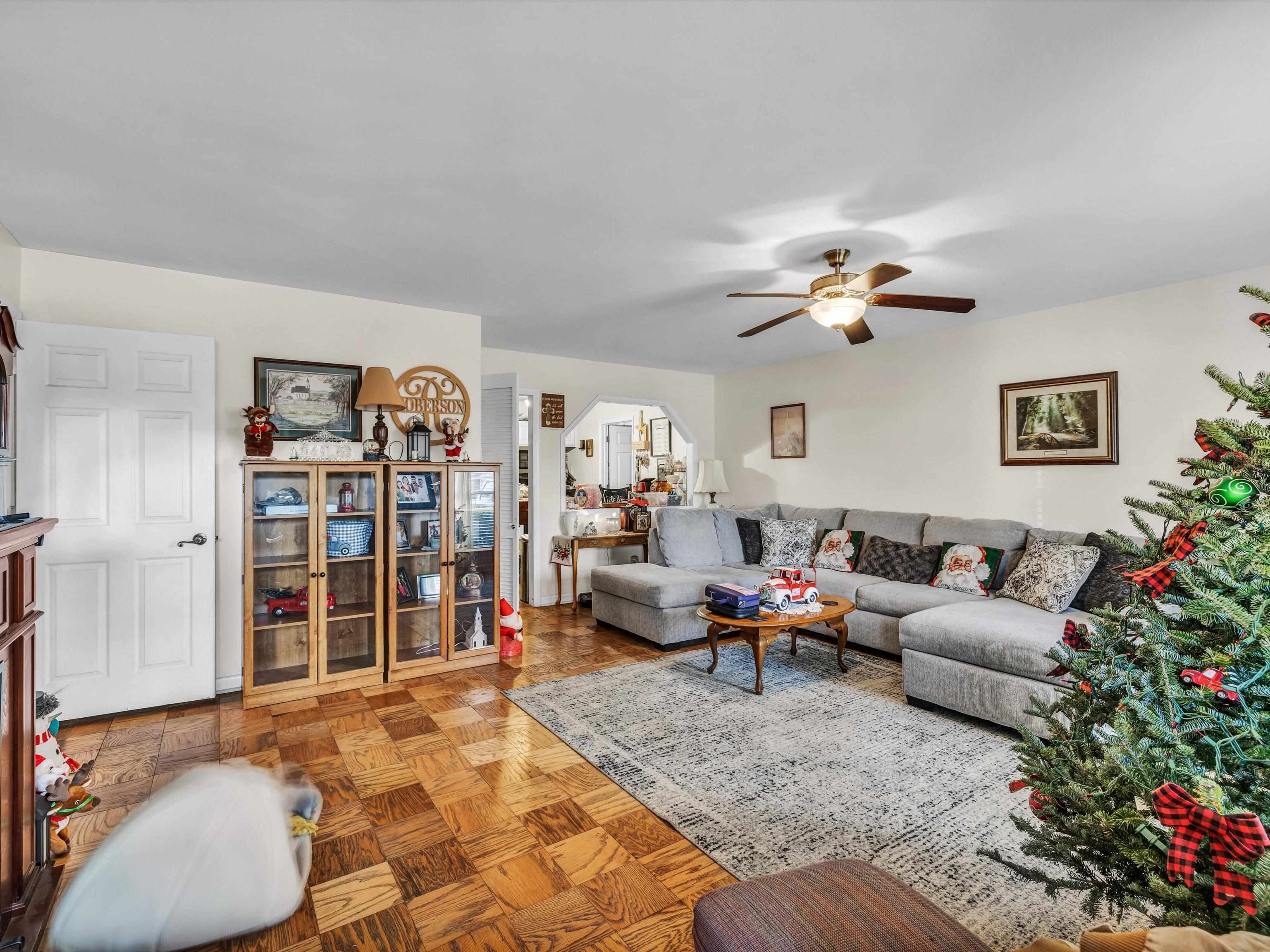1919 Tomy Lee Ct, Owensboro, Kentucky 42301, 4 Bedrooms Bedrooms, ,2 BathroomsBathrooms,Single Family Residence,For Sale,Tomy Lee Ct,88533