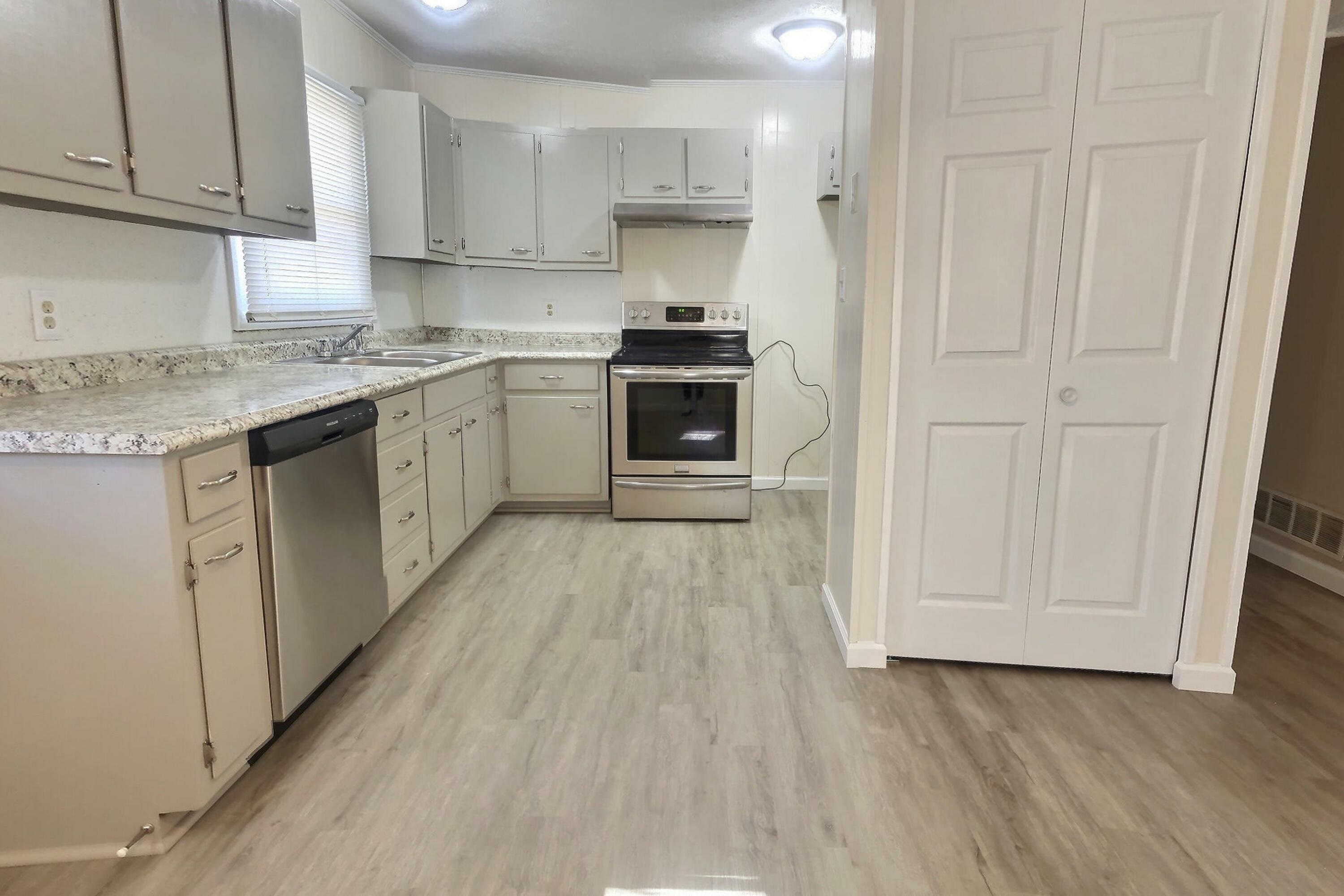 2813 E Yellowstone Dr., Owensboro, Kentucky 42301, 3 Bedrooms Bedrooms, ,1 BathroomBathrooms,Single Family Residence,For Sale,E Yellowstone Dr.,88542