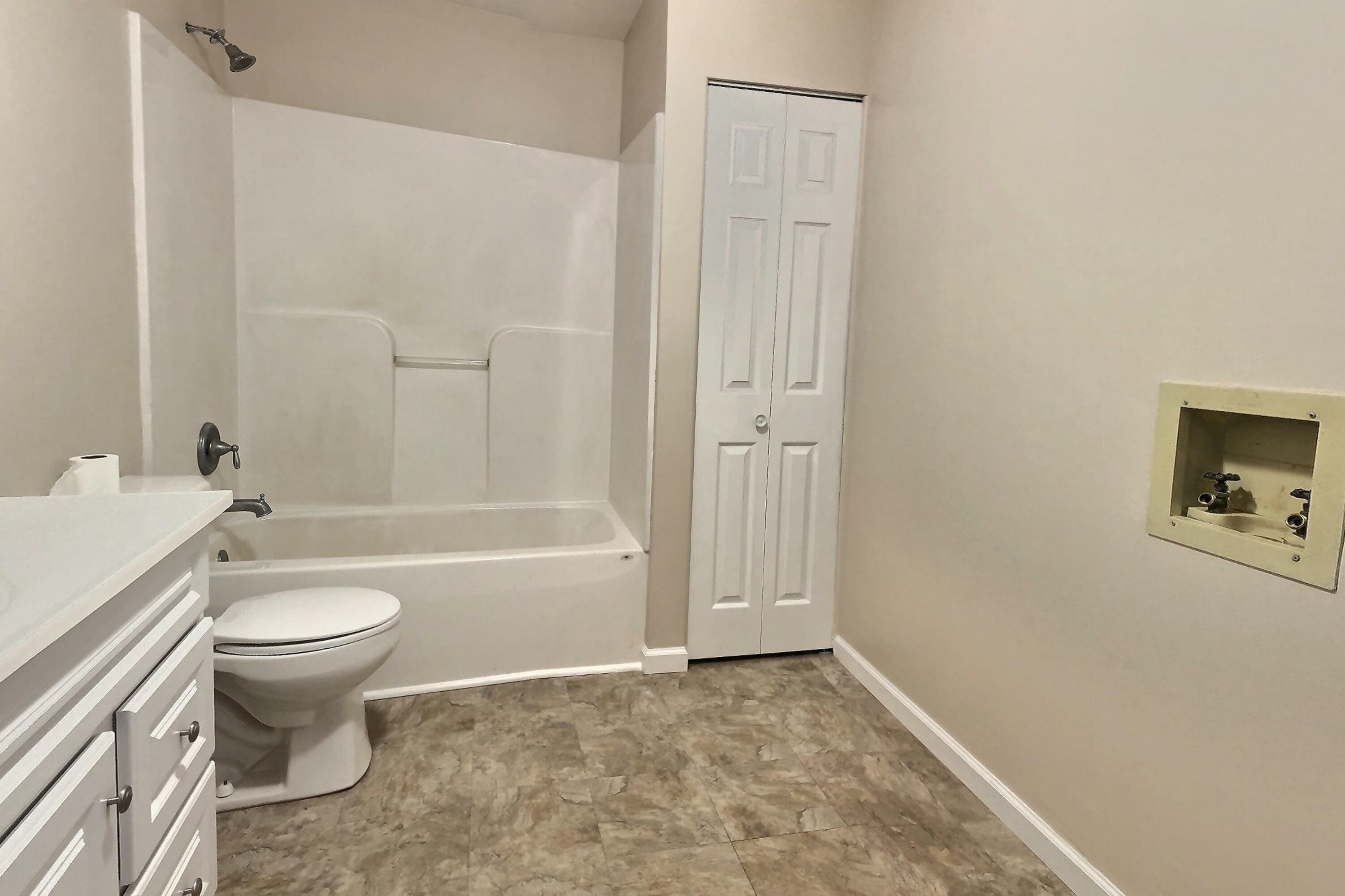 2813 E Yellowstone Dr., Owensboro, Kentucky 42301, 3 Bedrooms Bedrooms, ,1 BathroomBathrooms,Single Family Residence,For Sale,E Yellowstone Dr.,88542