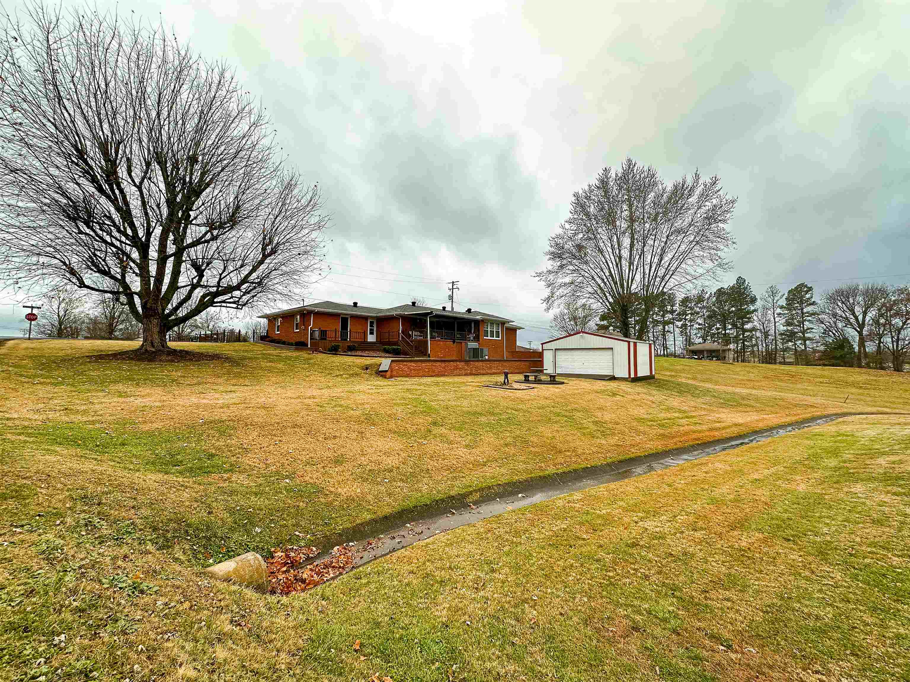 215 Meadowlawn dr, Beaver Dam, Kentucky 42320, 3 Bedrooms Bedrooms, ,1 BathroomBathrooms,Single Family Residence,For Sale,Meadowlawn dr,88547