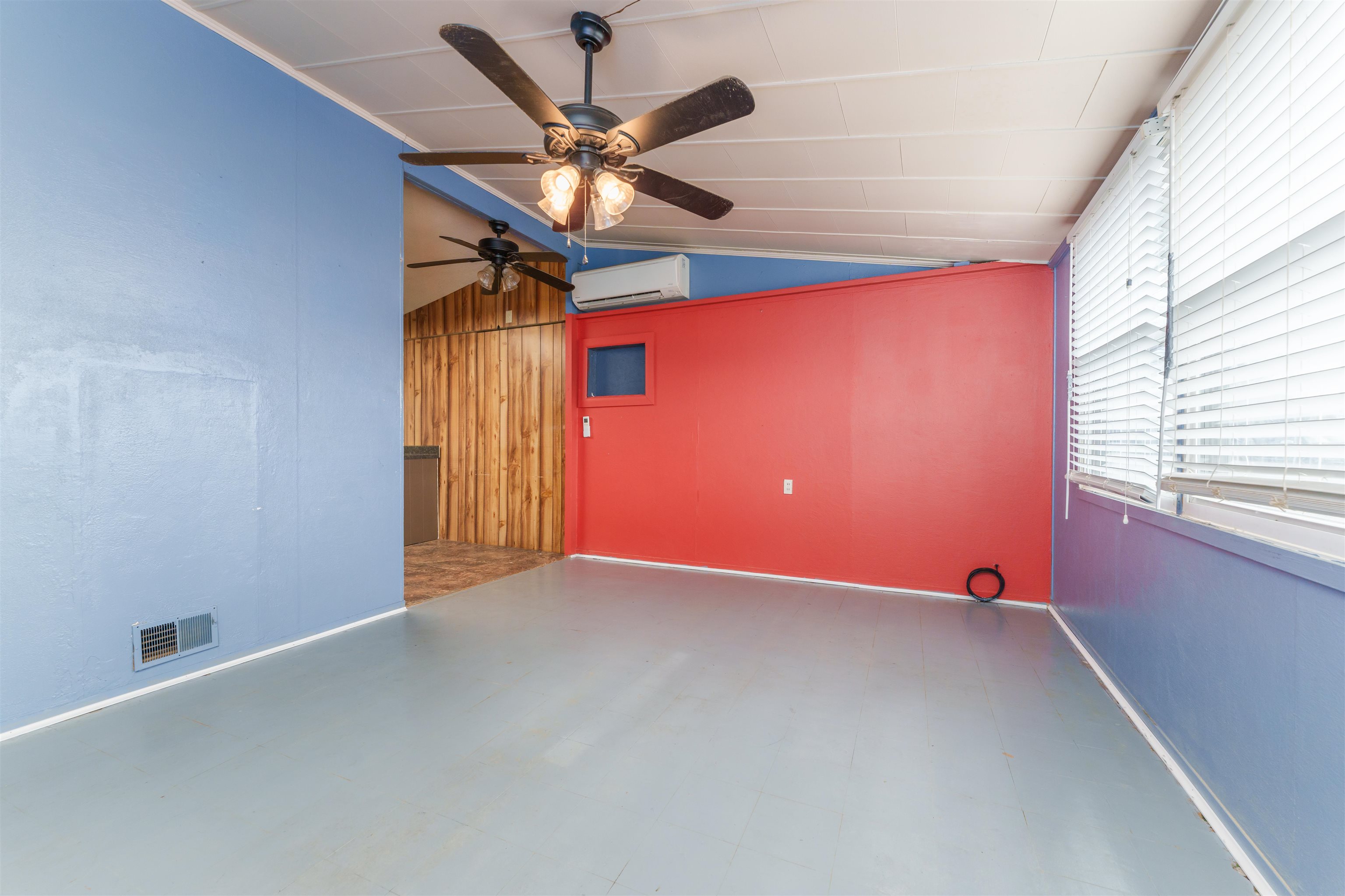 2821 6th Street, Owensboro, Kentucky 42301, 2 Bedrooms Bedrooms, ,1 BathroomBathrooms,Single Family Residence,For Sale,6th Street,88558