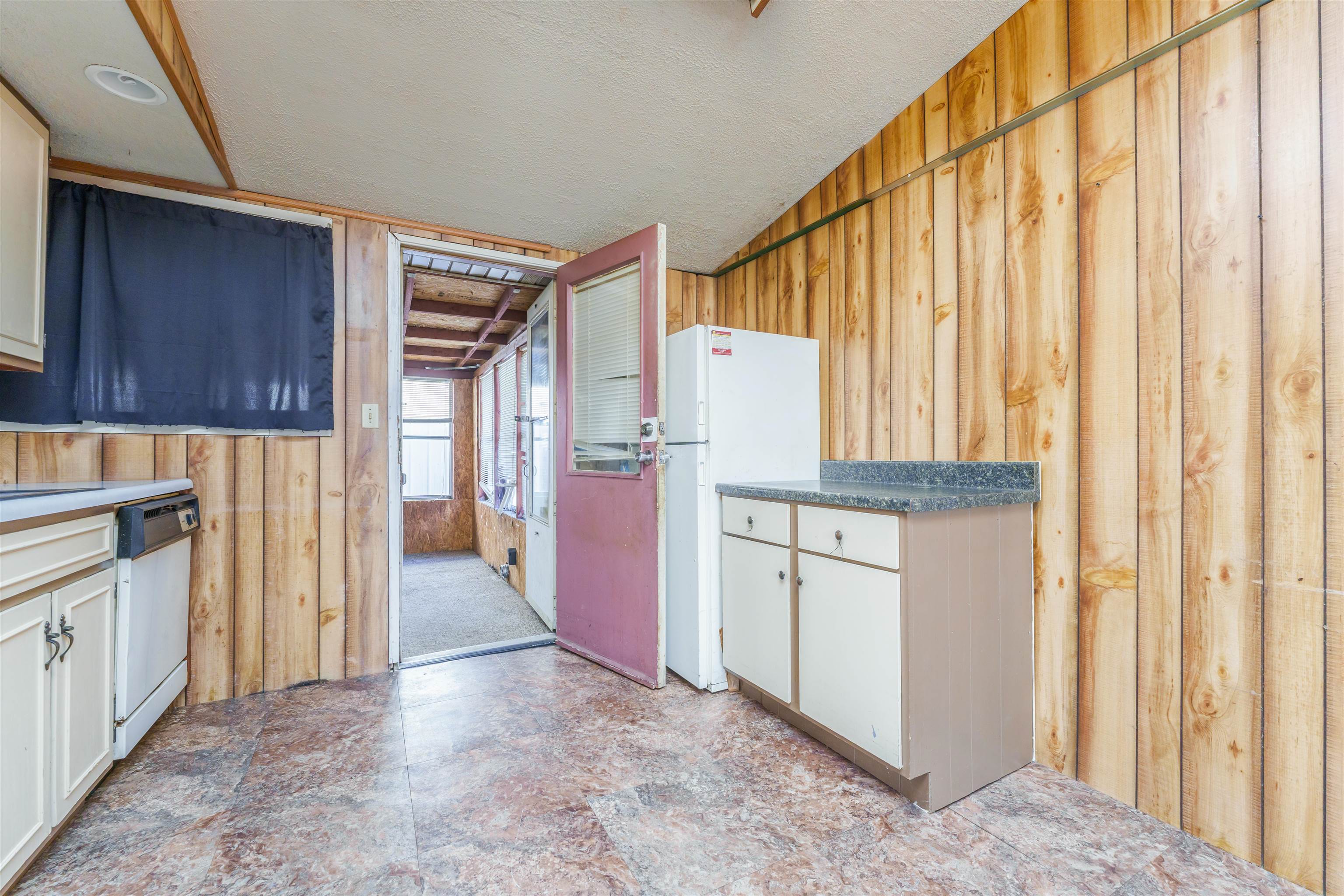 2821 6th Street, Owensboro, Kentucky 42301, 2 Bedrooms Bedrooms, ,1 BathroomBathrooms,Single Family Residence,For Sale,6th Street,88558