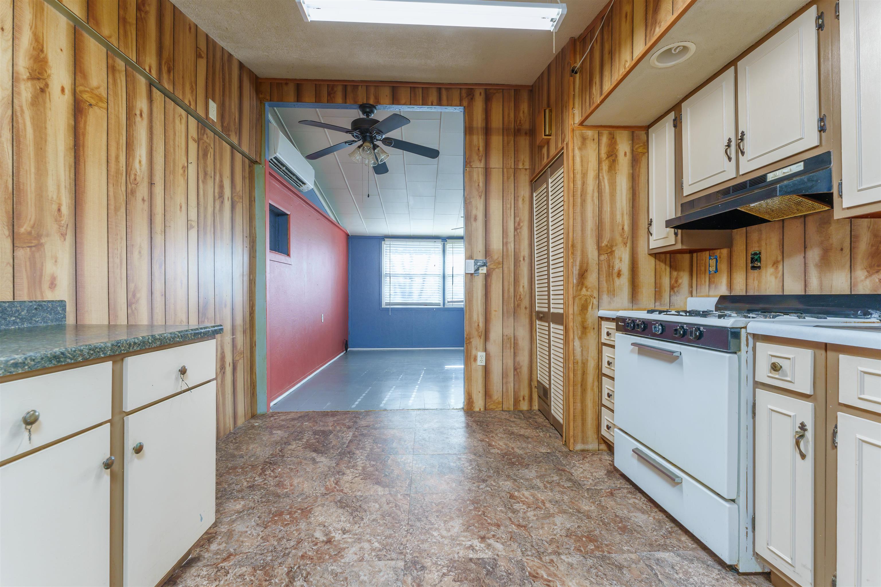 2821 6th Street, Owensboro, Kentucky 42301, 2 Bedrooms Bedrooms, ,1 BathroomBathrooms,Single Family Residence,For Sale,6th Street,88558