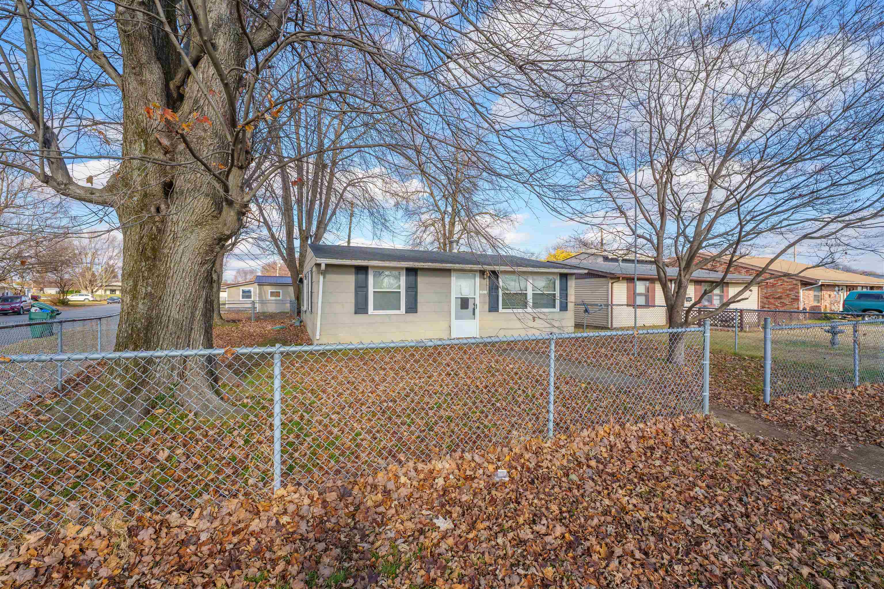 2821 6th Street, Owensboro, Kentucky 42301, 2 Bedrooms Bedrooms, ,1 BathroomBathrooms,Single Family Residence,For Sale,6th Street,88558