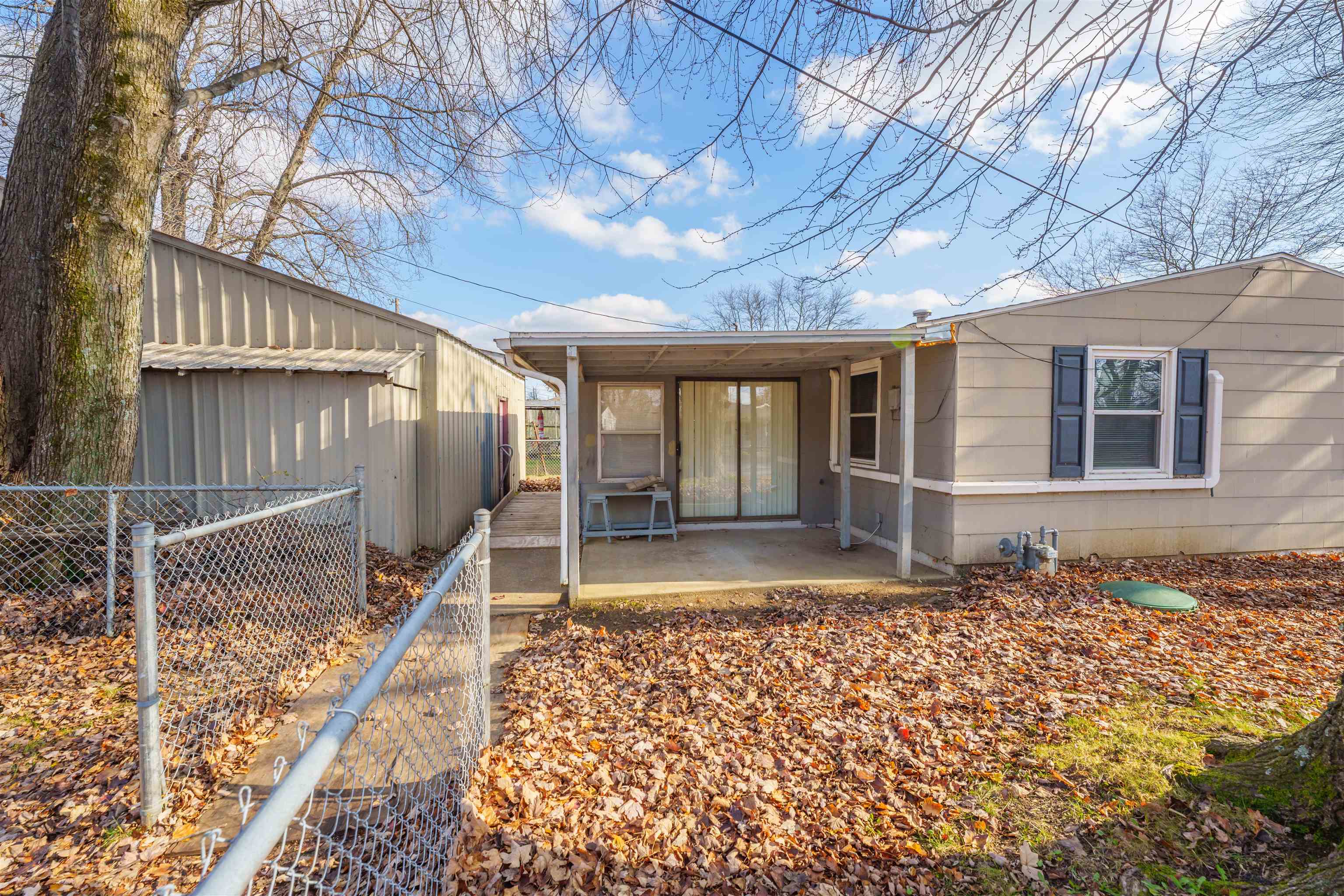 2821 6th Street, Owensboro, Kentucky 42301, 2 Bedrooms Bedrooms, ,1 BathroomBathrooms,Single Family Residence,For Sale,6th Street,88558