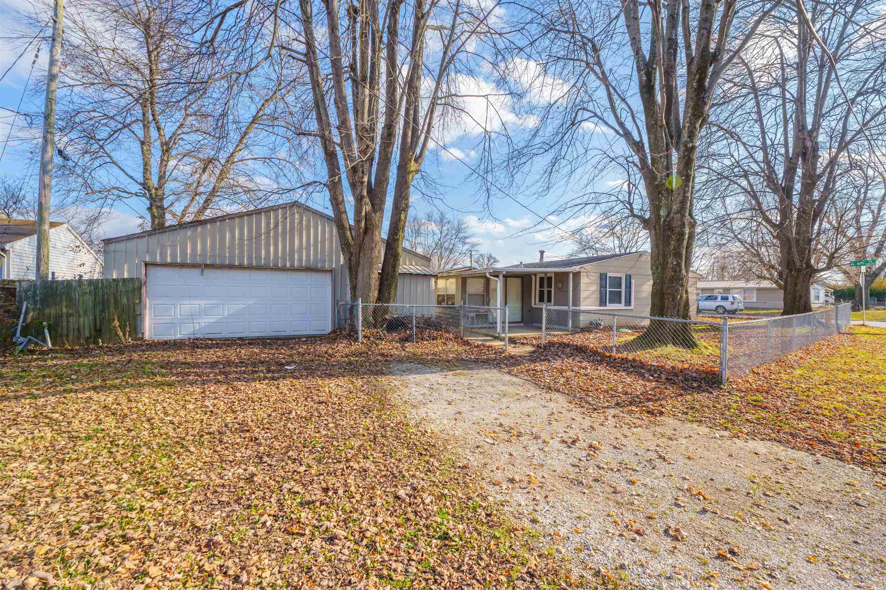2821 6th Street, Owensboro, Kentucky 42301, 2 Bedrooms Bedrooms, ,1 BathroomBathrooms,Single Family Residence,For Sale,6th Street,88558