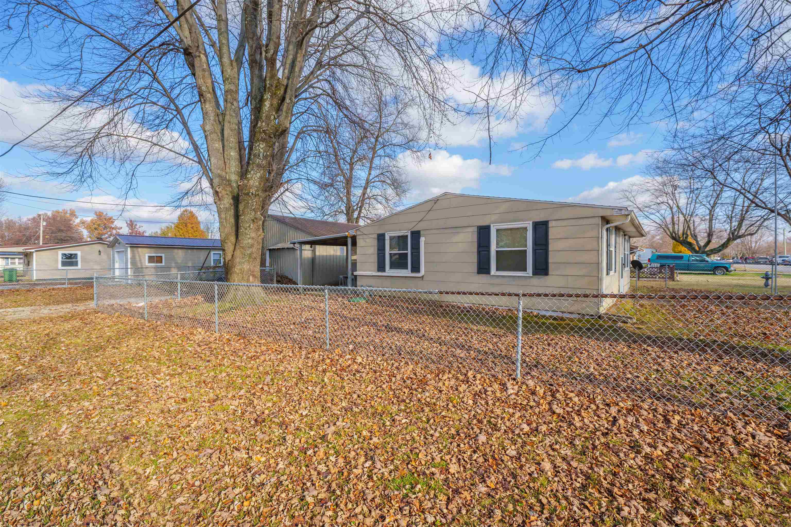 2821 6th Street, Owensboro, Kentucky 42301, 2 Bedrooms Bedrooms, ,1 BathroomBathrooms,Single Family Residence,For Sale,6th Street,88558