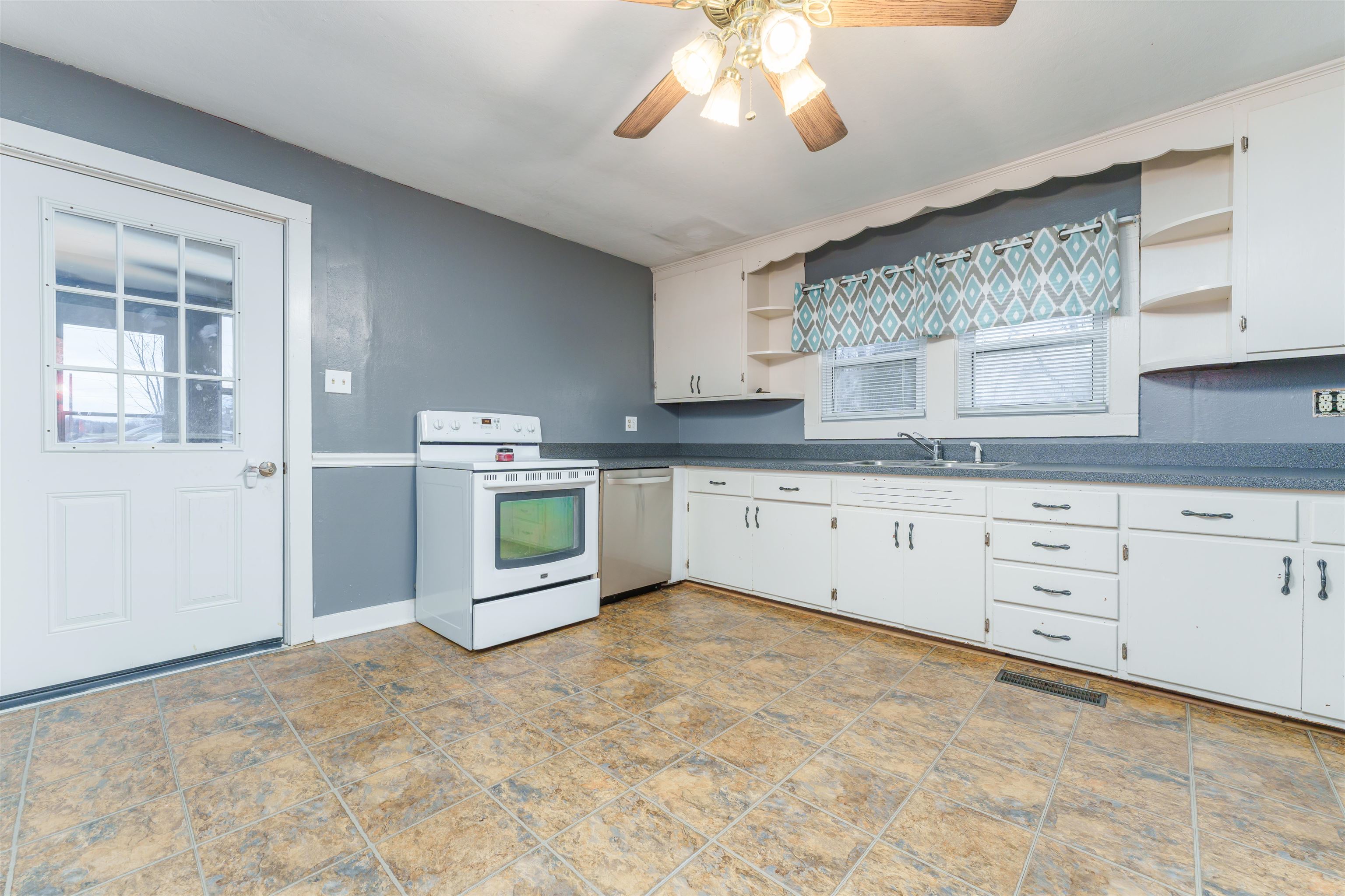 10886 HWY 764, Whitesville, Kentucky 42378, 3 Bedrooms Bedrooms, ,1 BathroomBathrooms,Single Family Residence,For Sale,HWY 764,88566