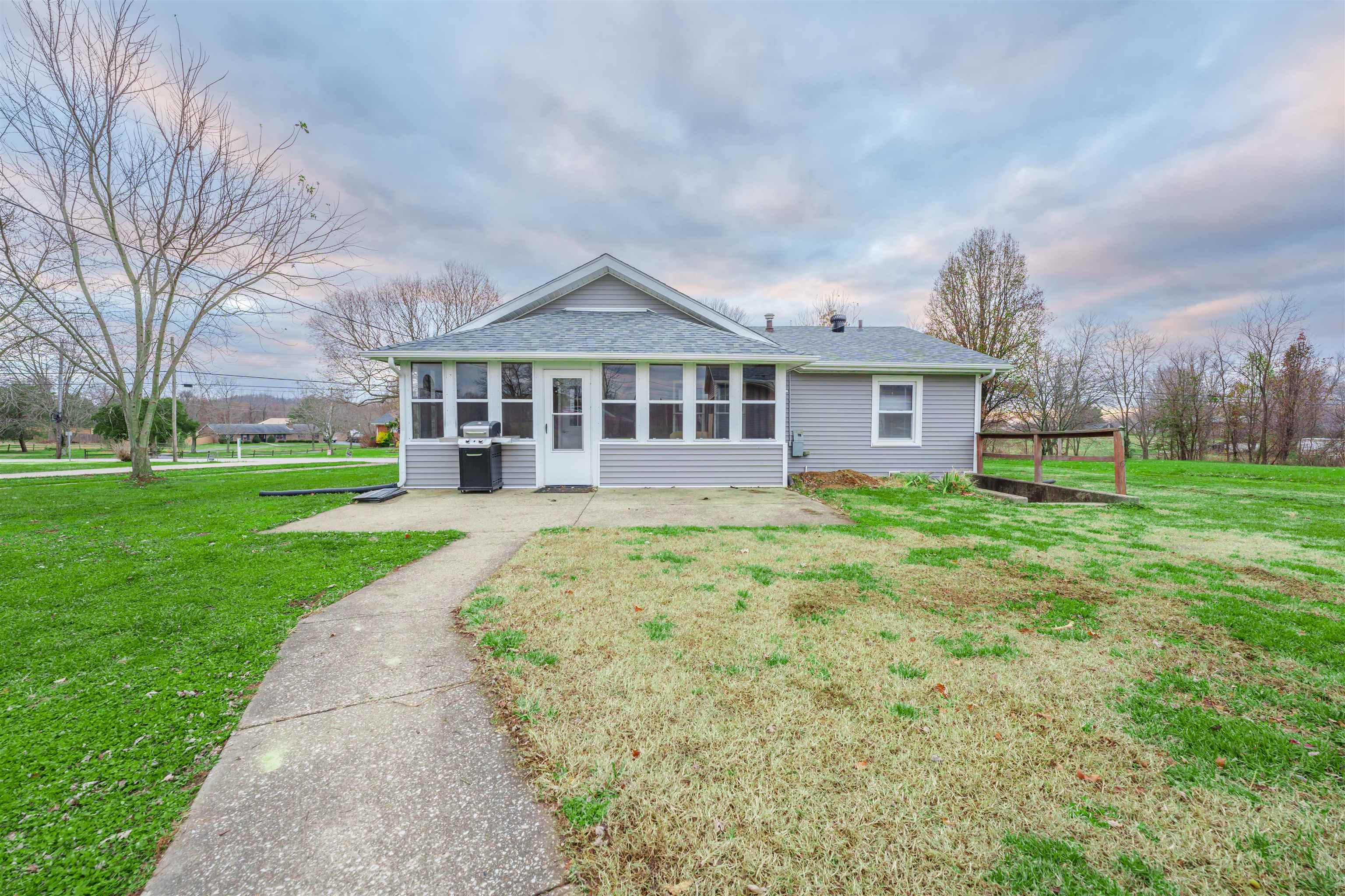 10886 HWY 764, Whitesville, Kentucky 42378, 3 Bedrooms Bedrooms, ,1 BathroomBathrooms,Single Family Residence,For Sale,HWY 764,88566