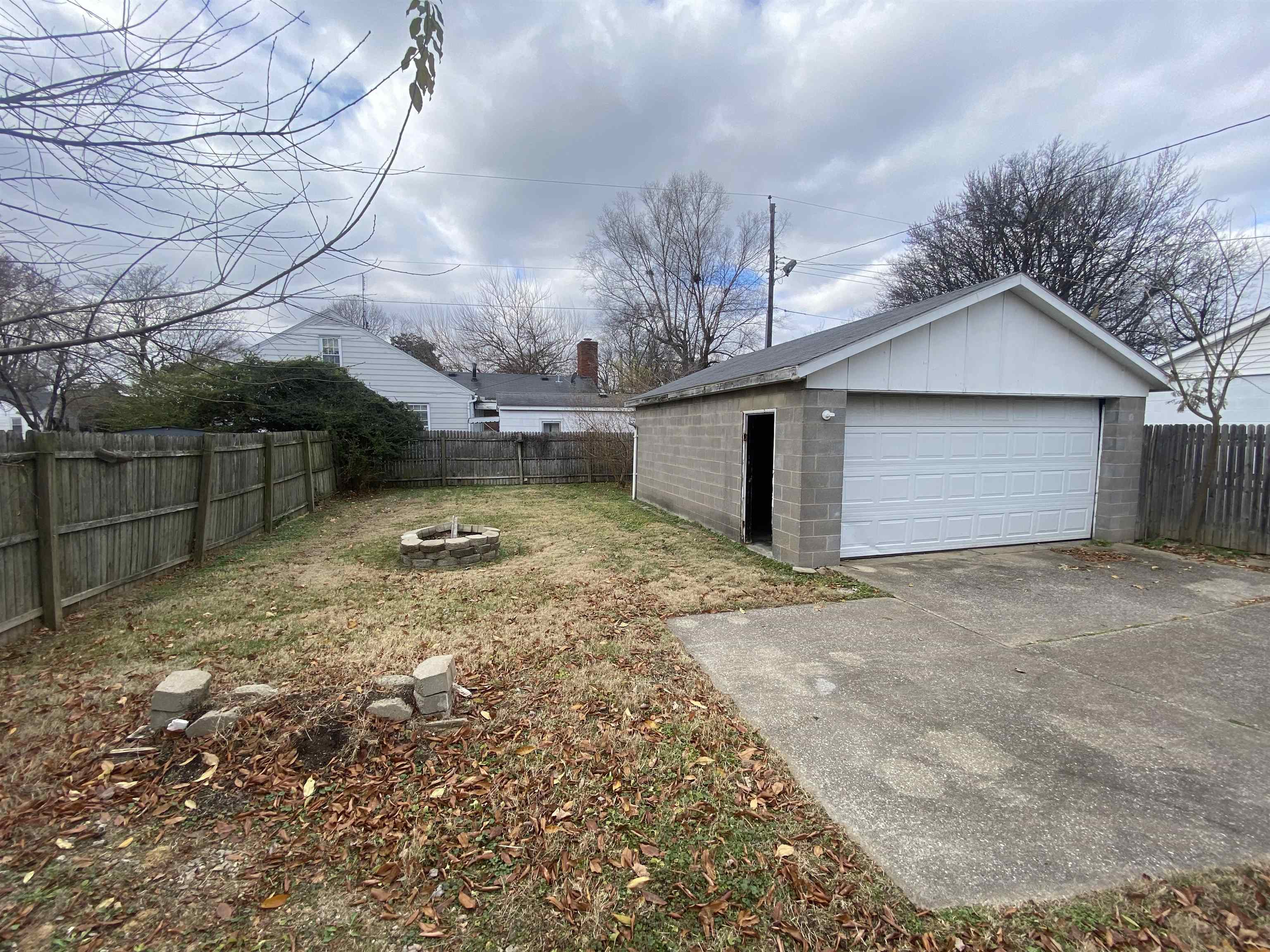 2426 Veach Rd, Owensboro, Kentucky 42303, 2 Bedrooms Bedrooms, ,1 BathroomBathrooms,Single Family Residence,For Sale,Veach Rd,88598