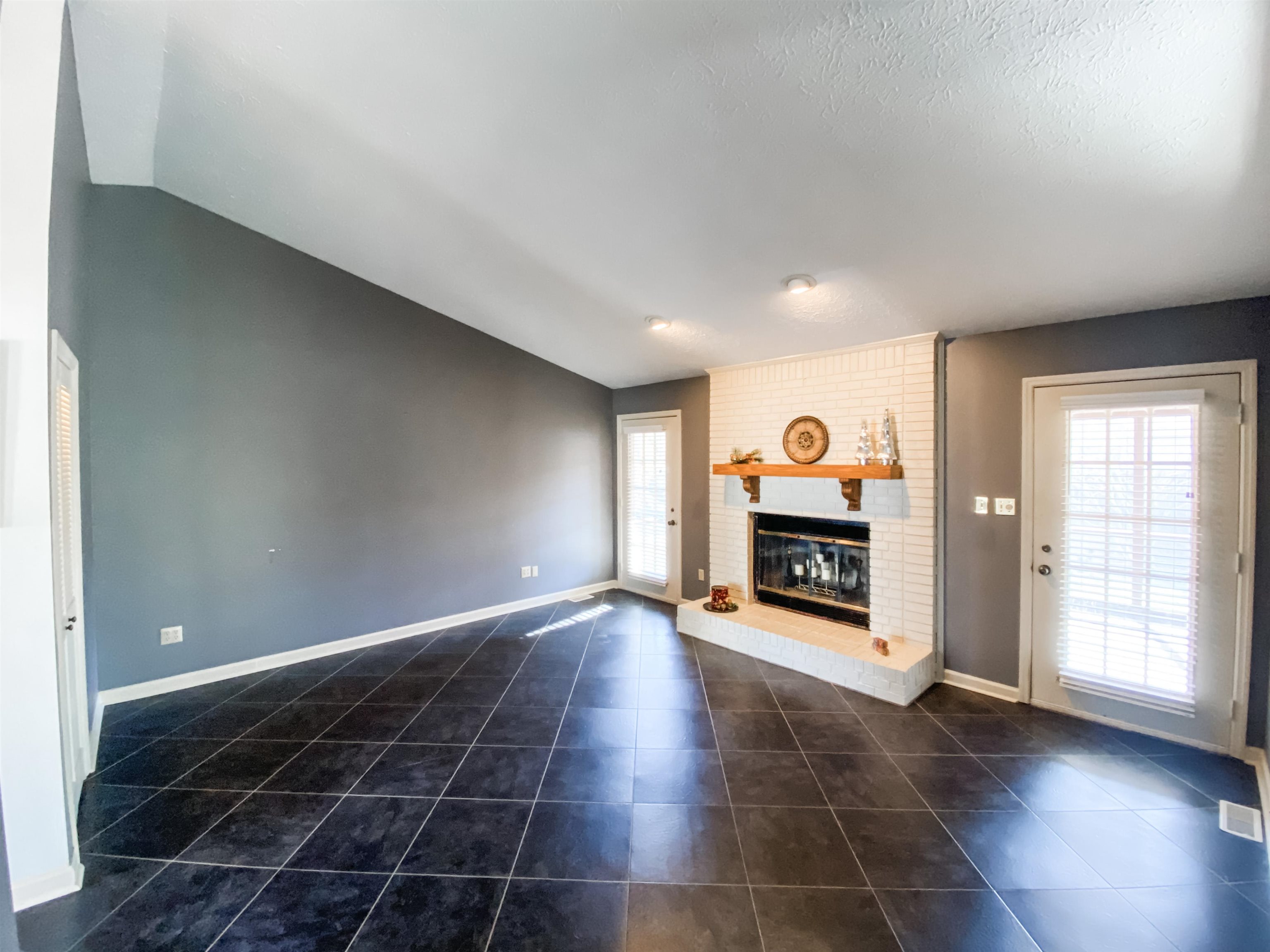 1000 Rogers Ct, Owensboro, Kentucky 42303, 3 Bedrooms Bedrooms, ,2 BathroomsBathrooms,Single Family Residence,For Sale,Rogers Ct,88608