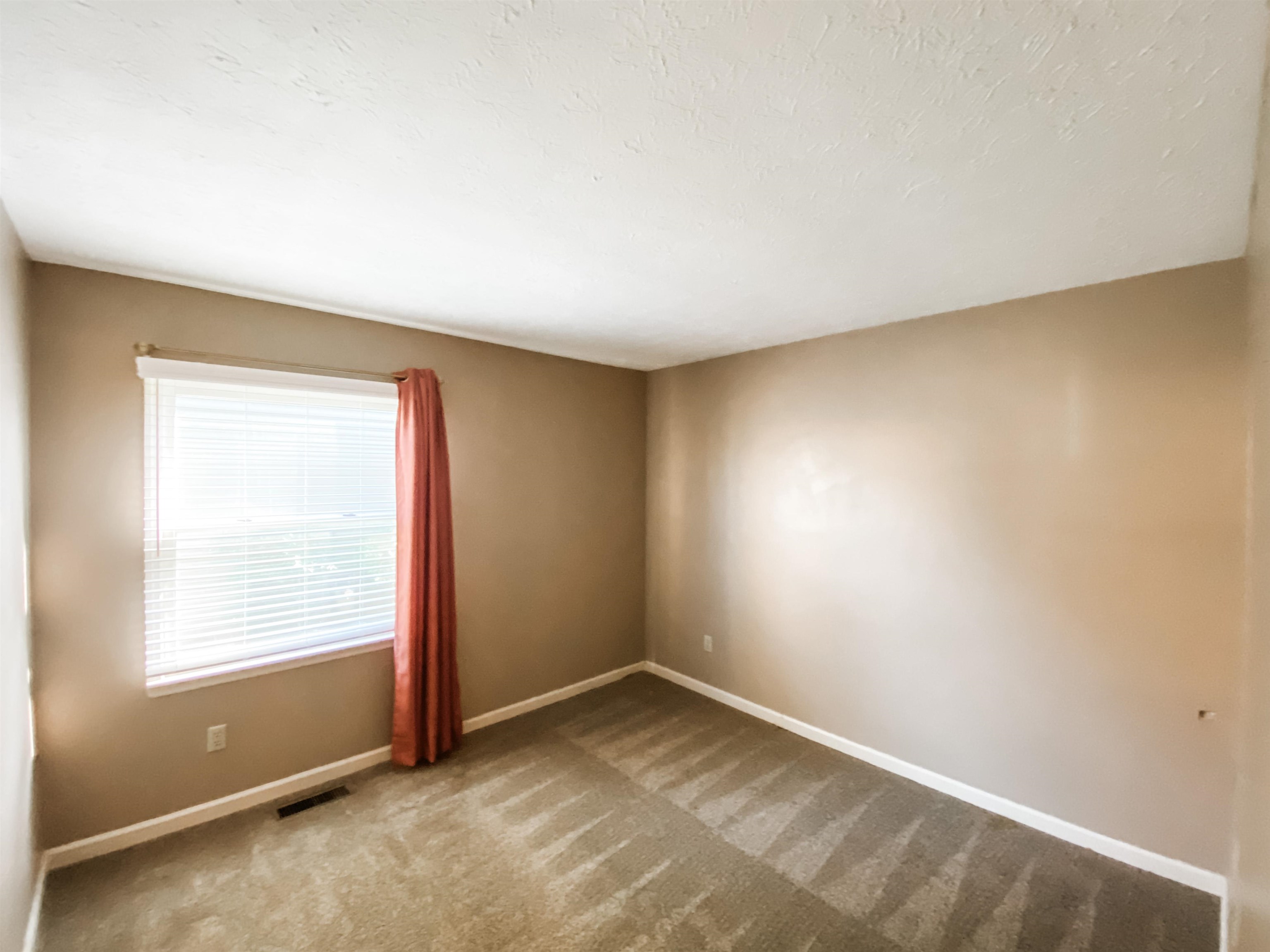 1000 Rogers Ct, Owensboro, Kentucky 42303, 3 Bedrooms Bedrooms, ,2 BathroomsBathrooms,Single Family Residence,For Sale,Rogers Ct,88608