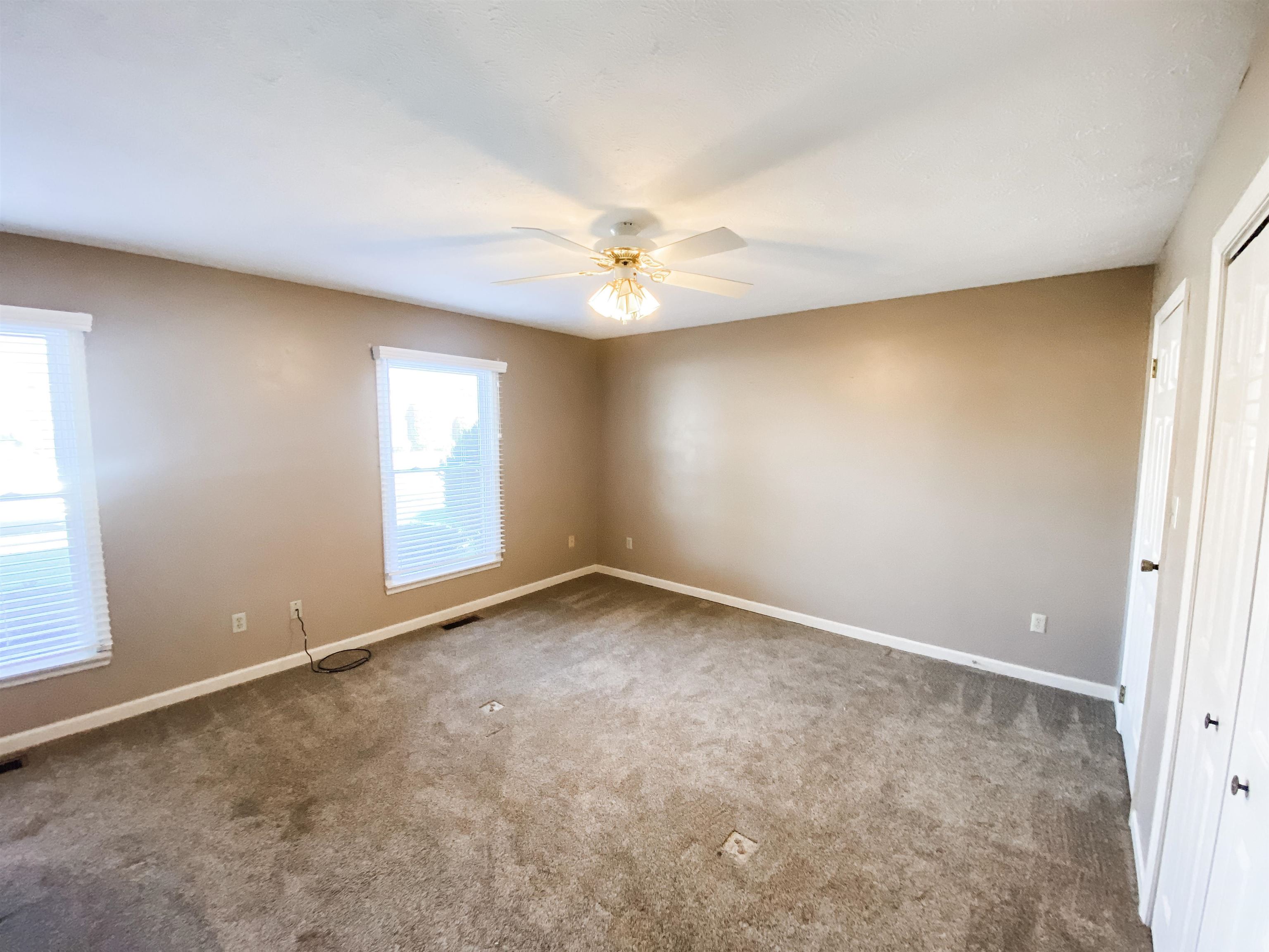 1000 Rogers Ct, Owensboro, Kentucky 42303, 3 Bedrooms Bedrooms, ,2 BathroomsBathrooms,Single Family Residence,For Sale,Rogers Ct,88608