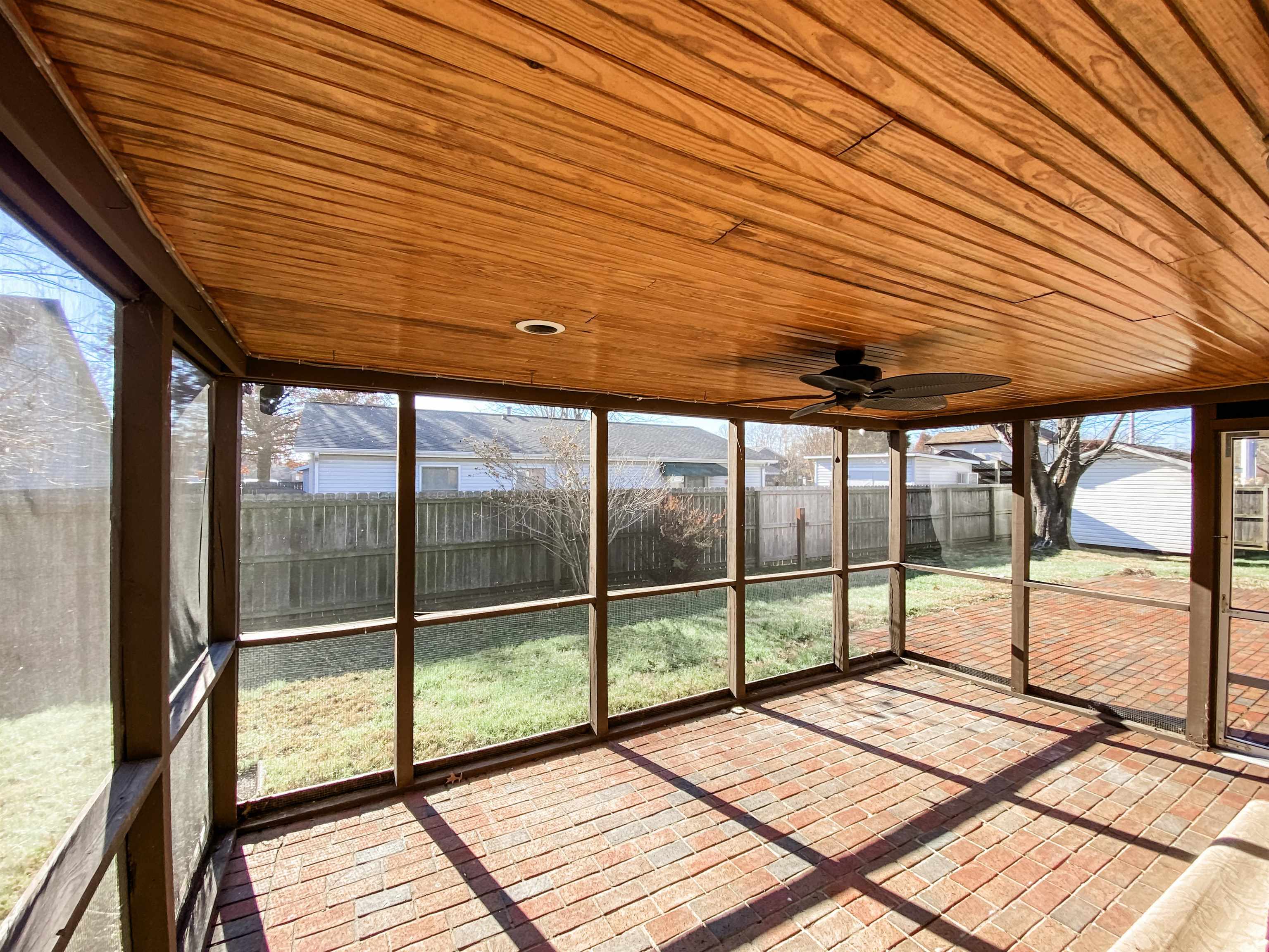 1000 Rogers Ct, Owensboro, Kentucky 42303, 3 Bedrooms Bedrooms, ,2 BathroomsBathrooms,Single Family Residence,For Sale,Rogers Ct,88608