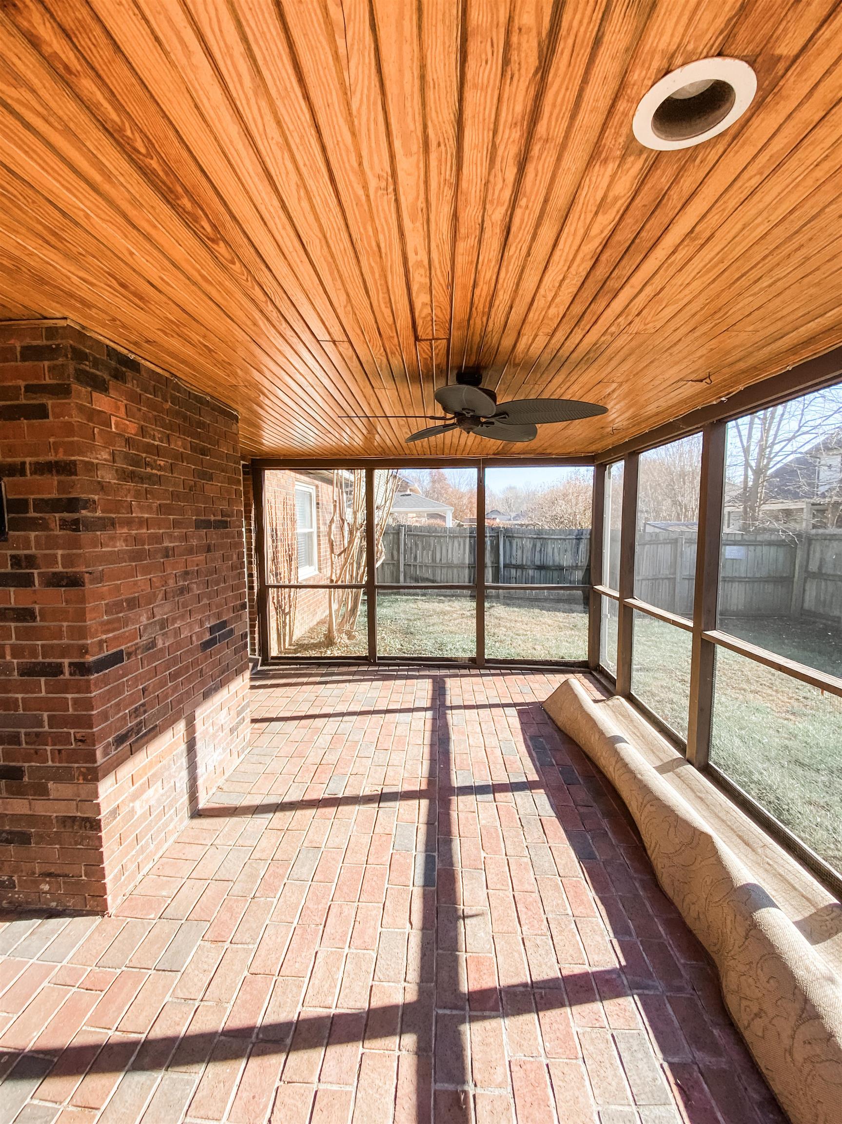 1000 Rogers Ct, Owensboro, Kentucky 42303, 3 Bedrooms Bedrooms, ,2 BathroomsBathrooms,Single Family Residence,For Sale,Rogers Ct,88608