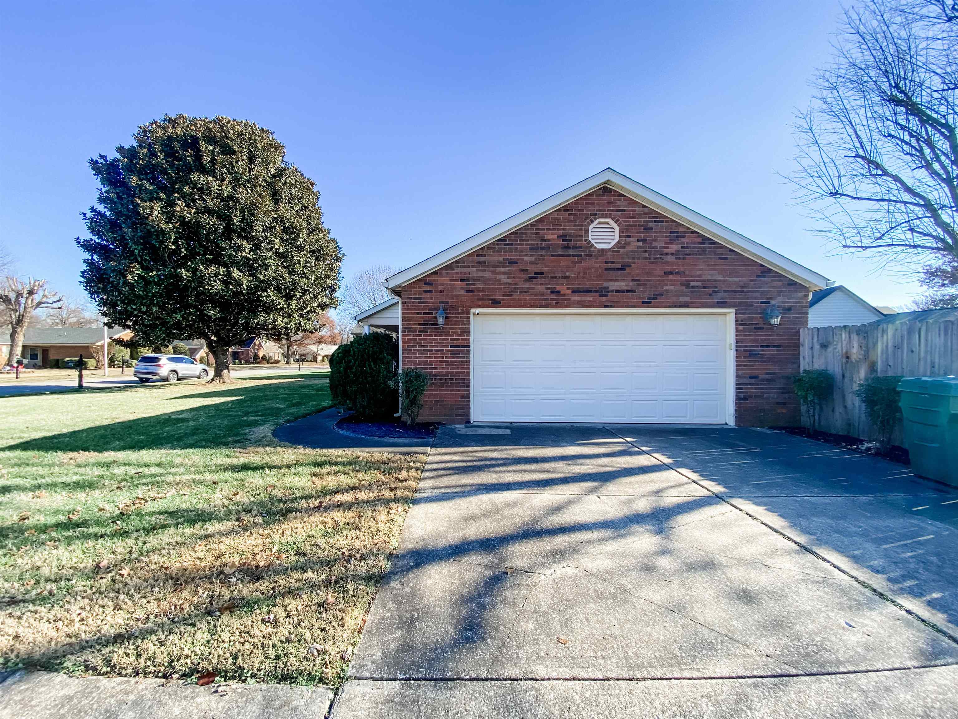 1000 Rogers Ct, Owensboro, Kentucky 42303, 3 Bedrooms Bedrooms, ,2 BathroomsBathrooms,Single Family Residence,For Sale,Rogers Ct,88608