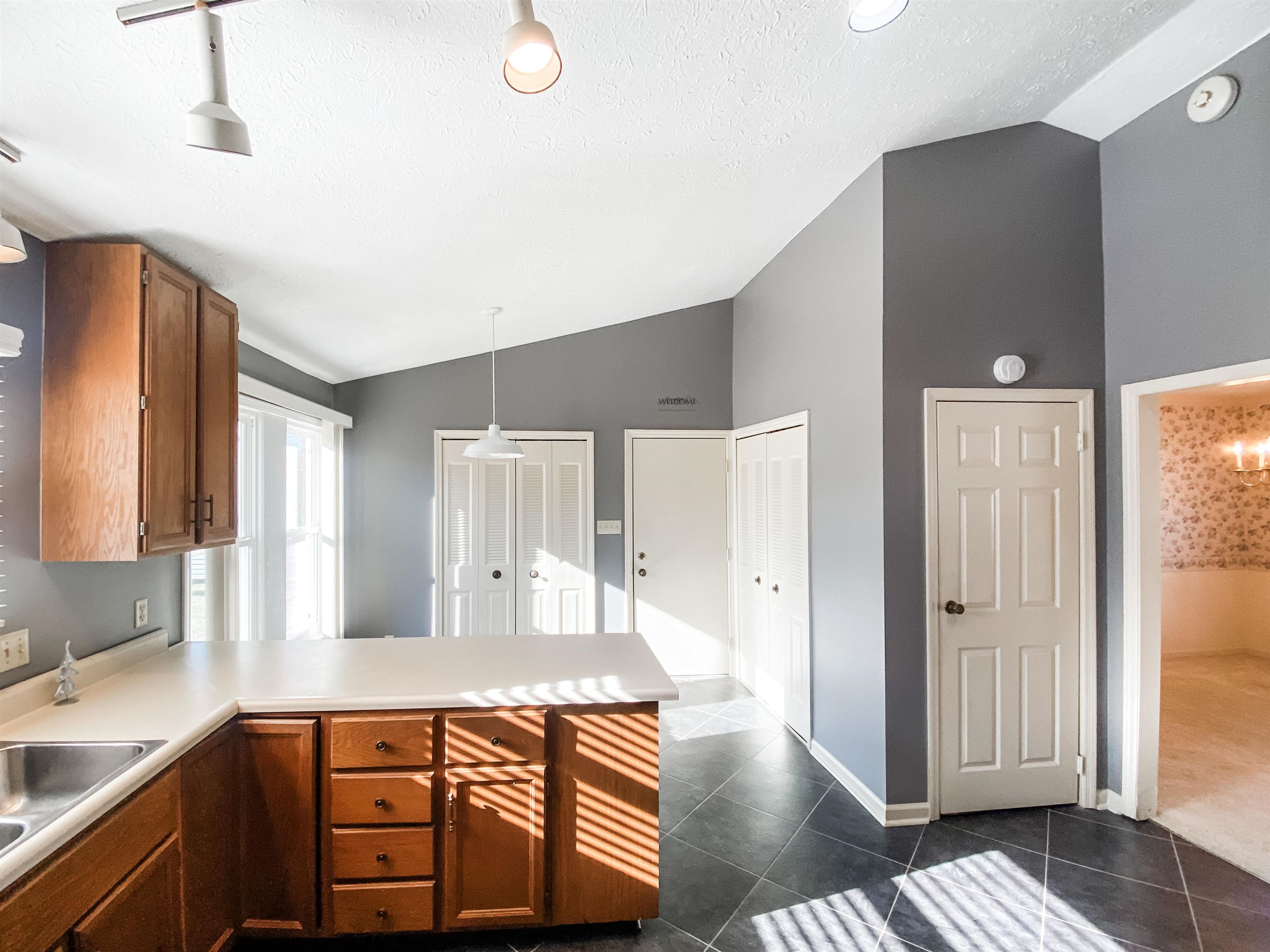 1000 Rogers Ct, Owensboro, Kentucky 42303, 3 Bedrooms Bedrooms, ,2 BathroomsBathrooms,Single Family Residence,For Sale,Rogers Ct,88608