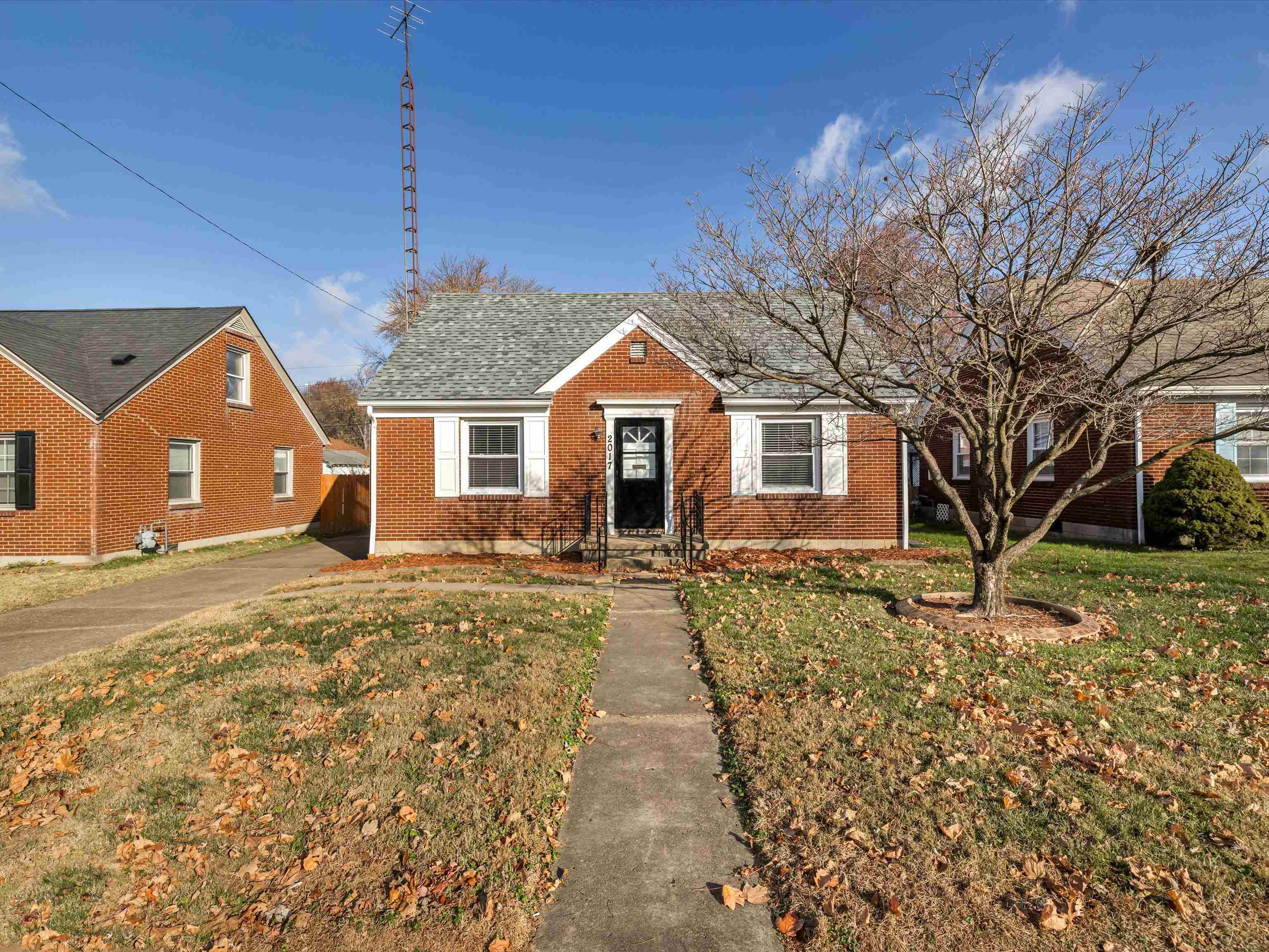 2017 East 19th Street, Owensboro, Kentucky 42303, 2 Bedrooms Bedrooms, ,1 BathroomBathrooms,Single Family Residence,For Sale,East 19th Street,88676