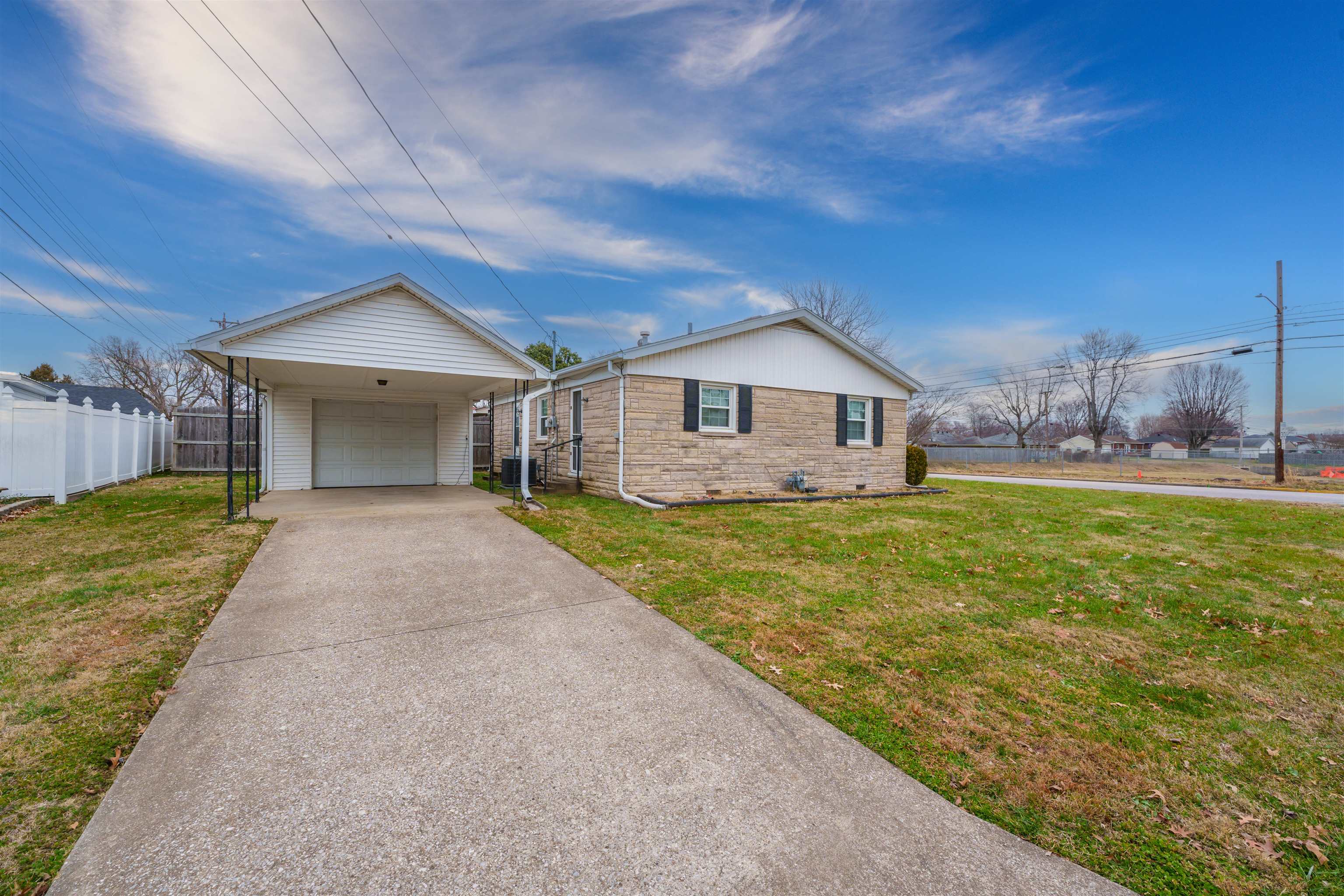 3046 Veach Rd, Owensboro, Kentucky 42303, 3 Bedrooms Bedrooms, ,1 BathroomBathrooms,Single Family Residence,For Sale,Veach Rd,88710