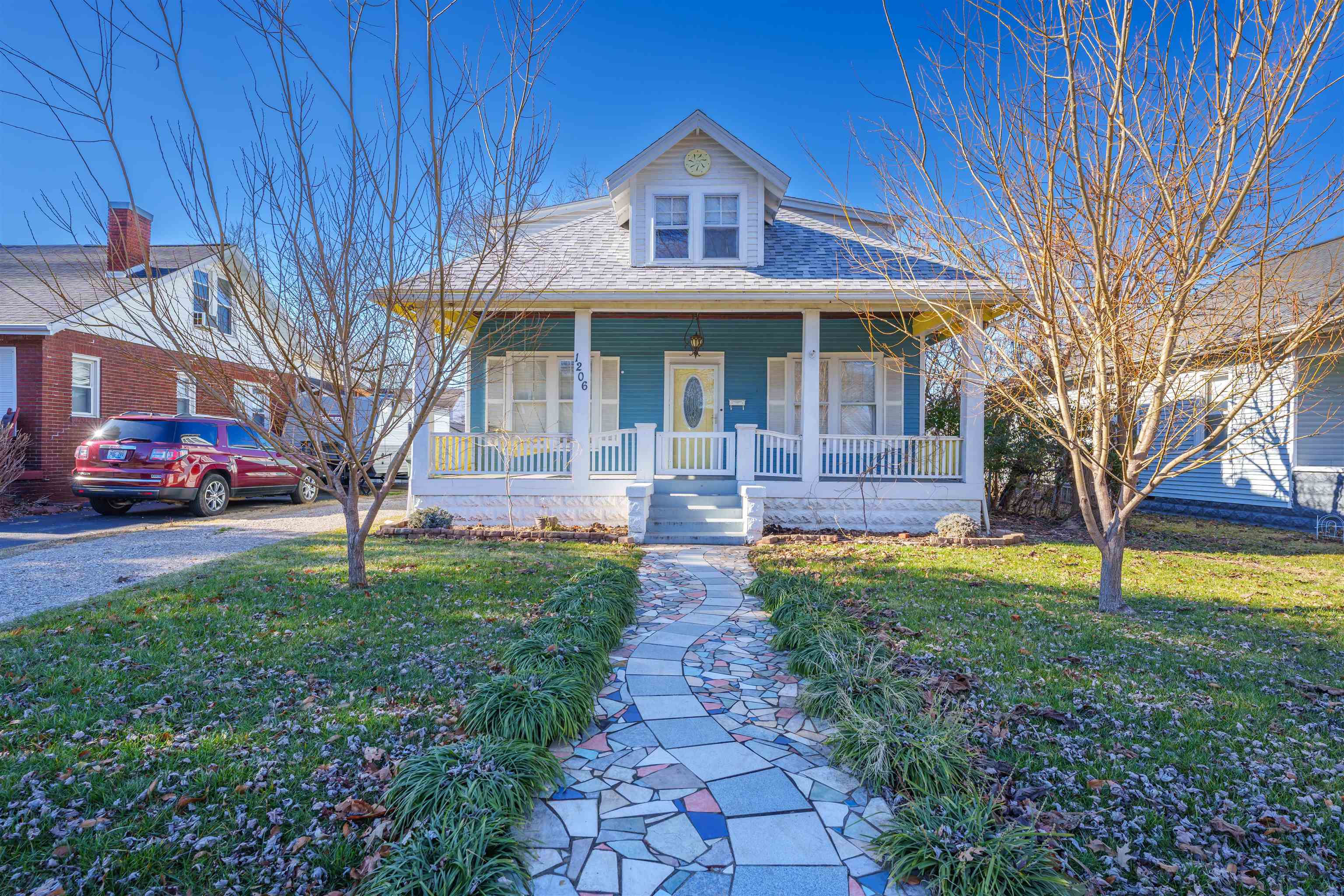 1206 Locust Street, Owensboro, Kentucky 42301, 4 Bedrooms Bedrooms, ,1 BathroomBathrooms,Single Family Residence,For Sale,Locust Street,88754