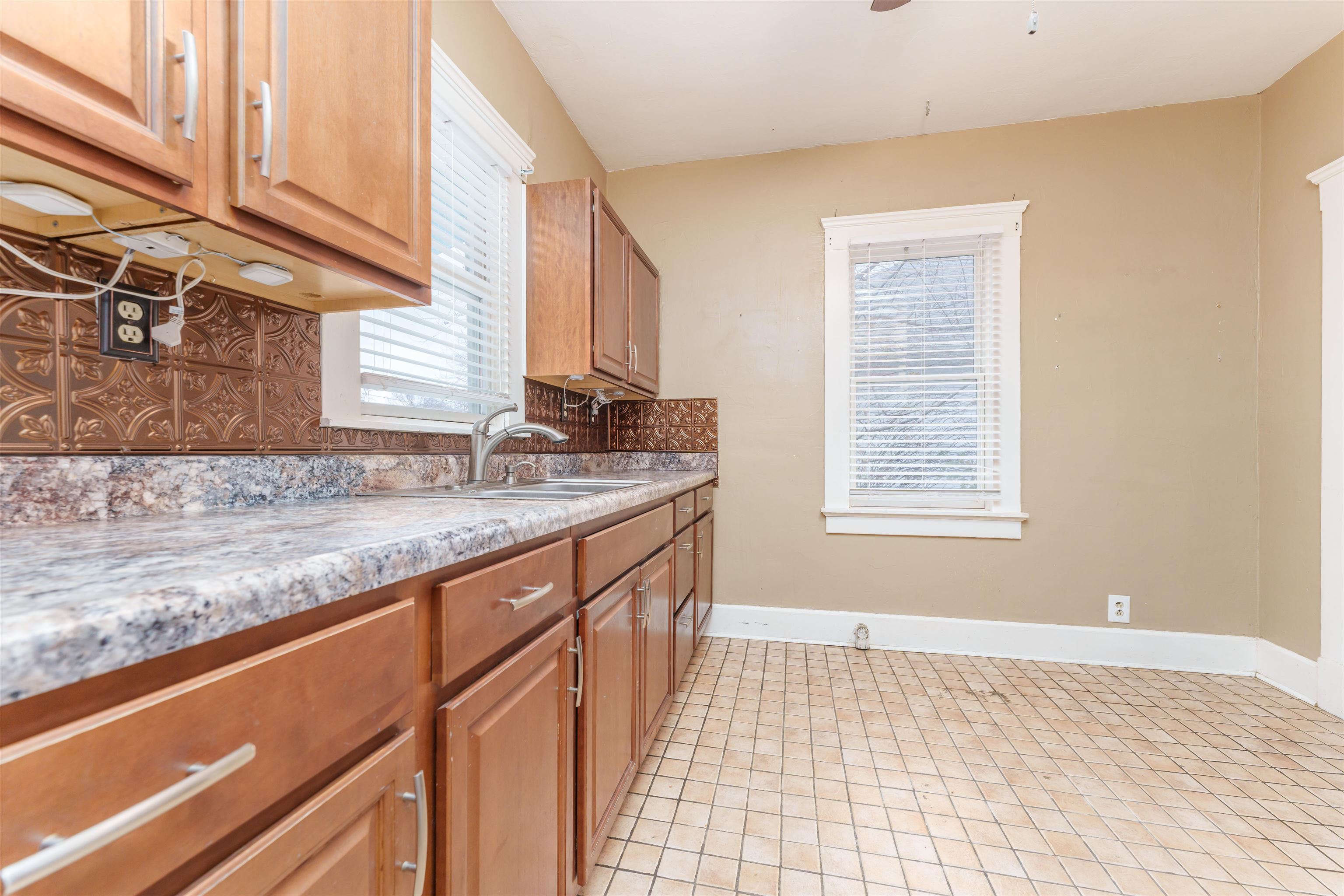 1206 Locust Street, Owensboro, Kentucky 42301, 4 Bedrooms Bedrooms, ,1 BathroomBathrooms,Single Family Residence,For Sale,Locust Street,88754