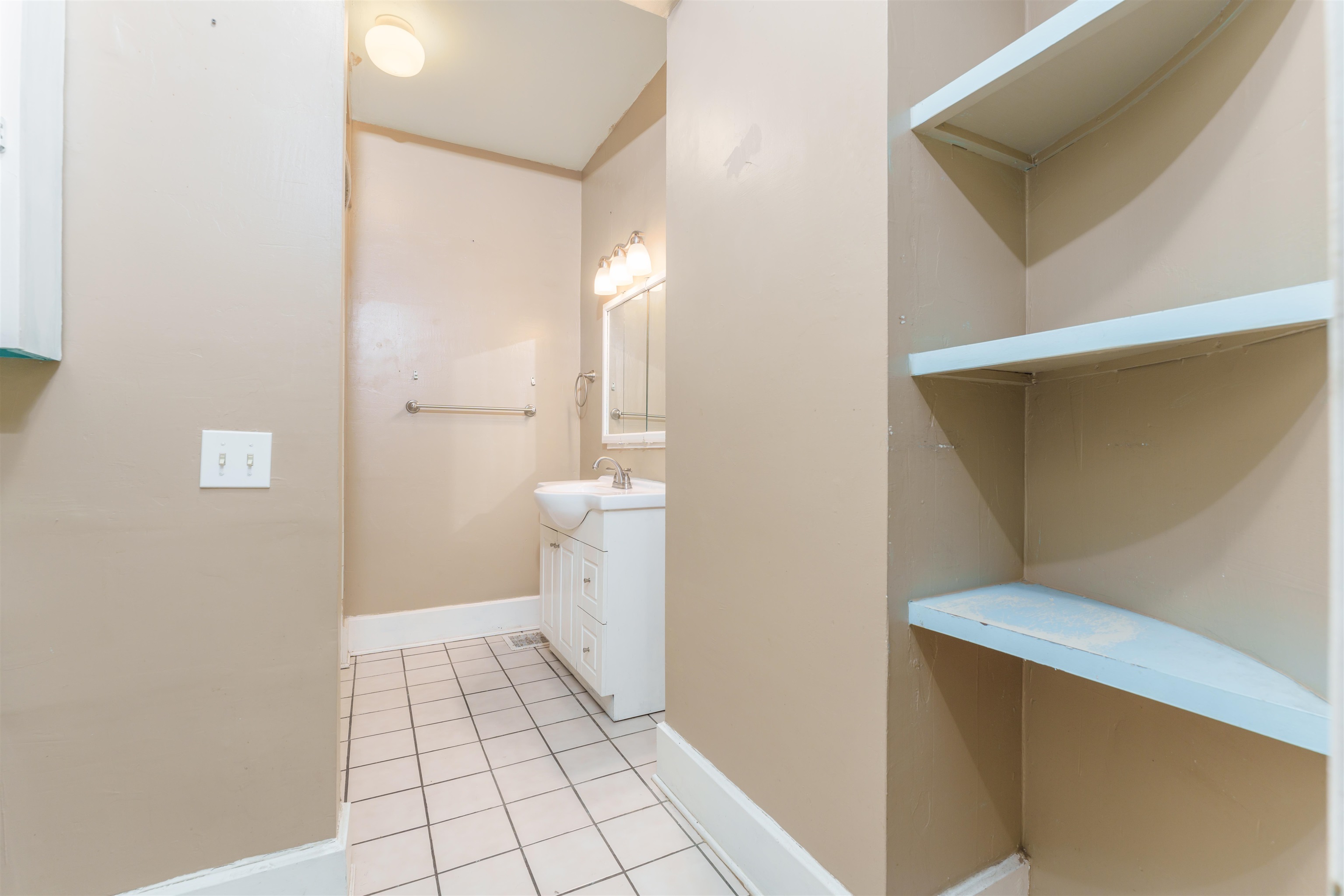 1206 Locust Street, Owensboro, Kentucky 42301, 4 Bedrooms Bedrooms, ,1 BathroomBathrooms,Single Family Residence,For Sale,Locust Street,88754