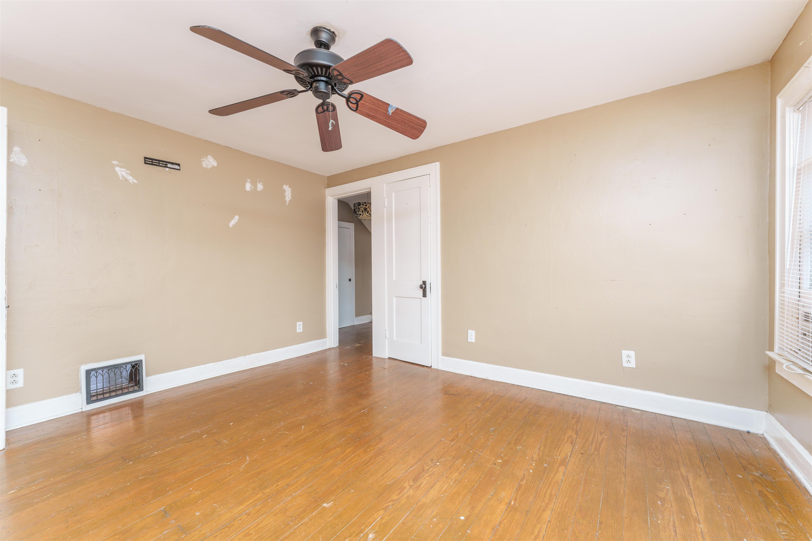 1206 Locust Street, Owensboro, Kentucky 42301, 4 Bedrooms Bedrooms, ,1 BathroomBathrooms,Single Family Residence,For Sale,Locust Street,88754