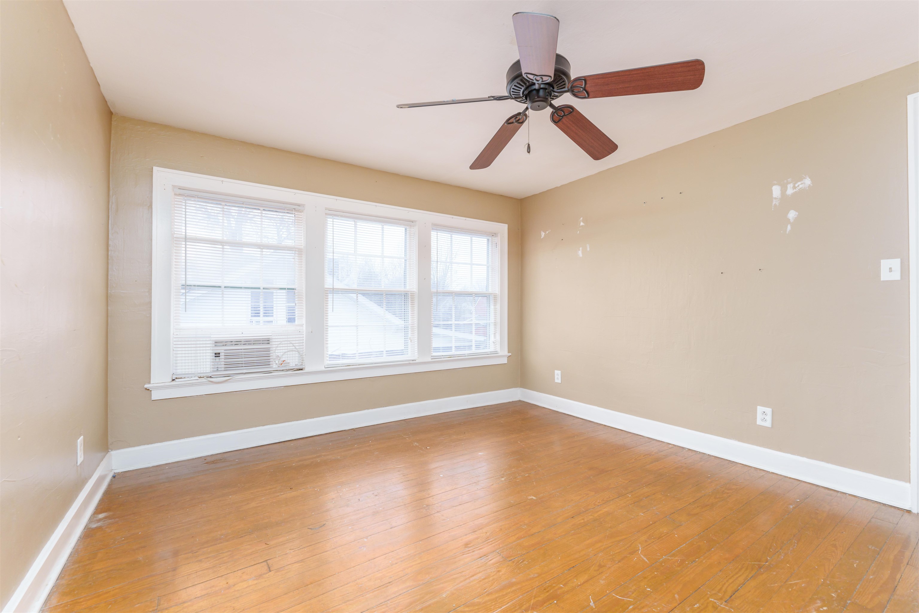 1206 Locust Street, Owensboro, Kentucky 42301, 4 Bedrooms Bedrooms, ,1 BathroomBathrooms,Single Family Residence,For Sale,Locust Street,88754