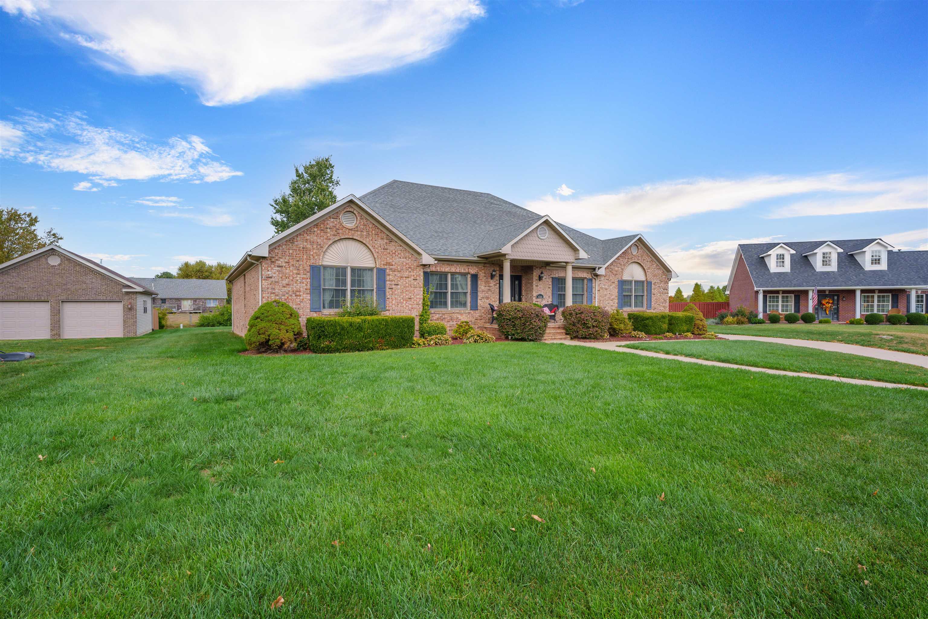 6399 Springwood Drive, Owensboro, Kentucky 42301, 4 Bedrooms Bedrooms, ,2 BathroomsBathrooms,Single Family Residence,For Sale,Springwood Drive,88755