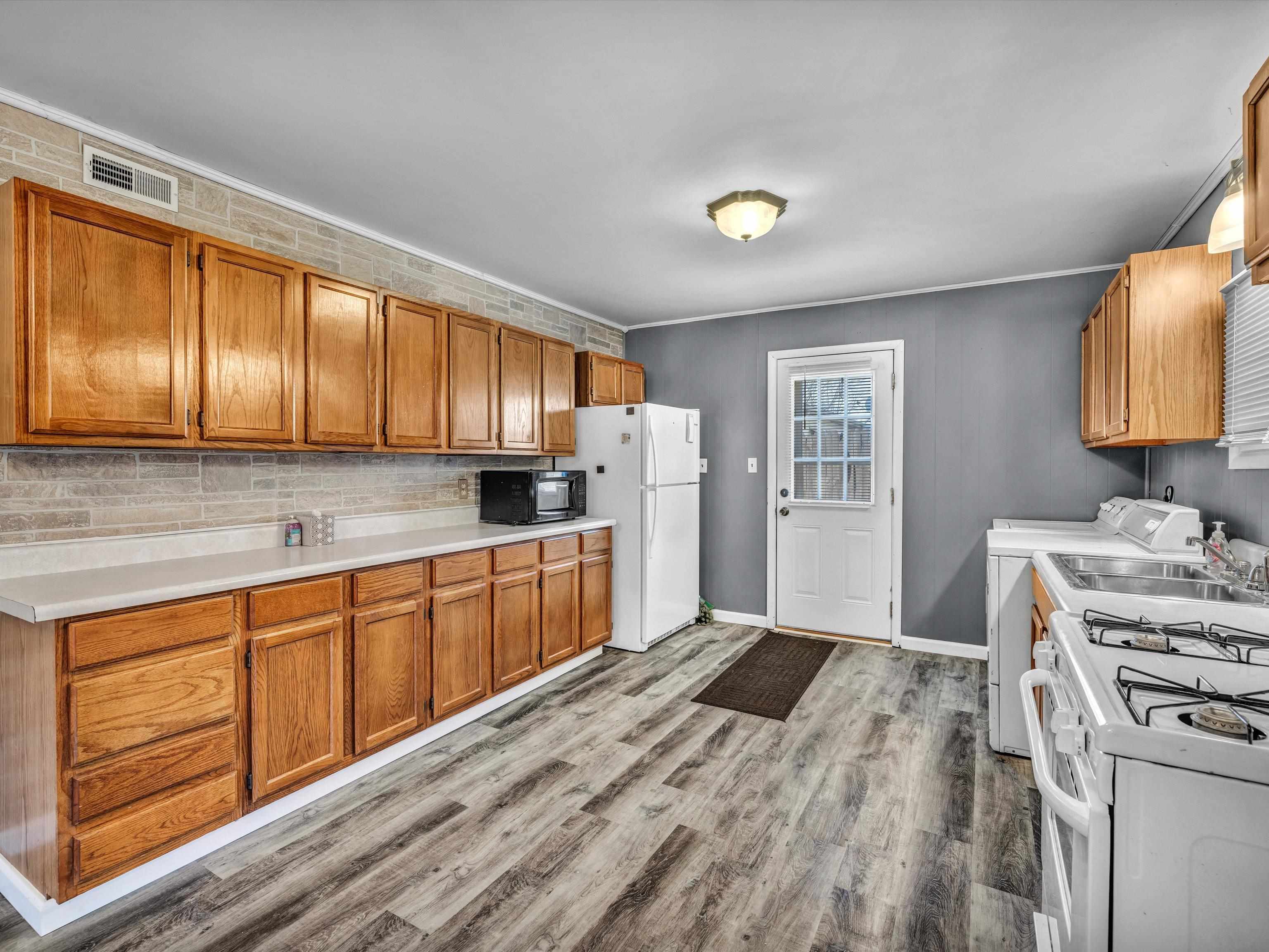 2535 West 6th Street, Owensboro, Kentucky 42303, 3 Bedrooms Bedrooms, ,1 BathroomBathrooms,Single Family Residence,For Sale,West 6th Street,88767