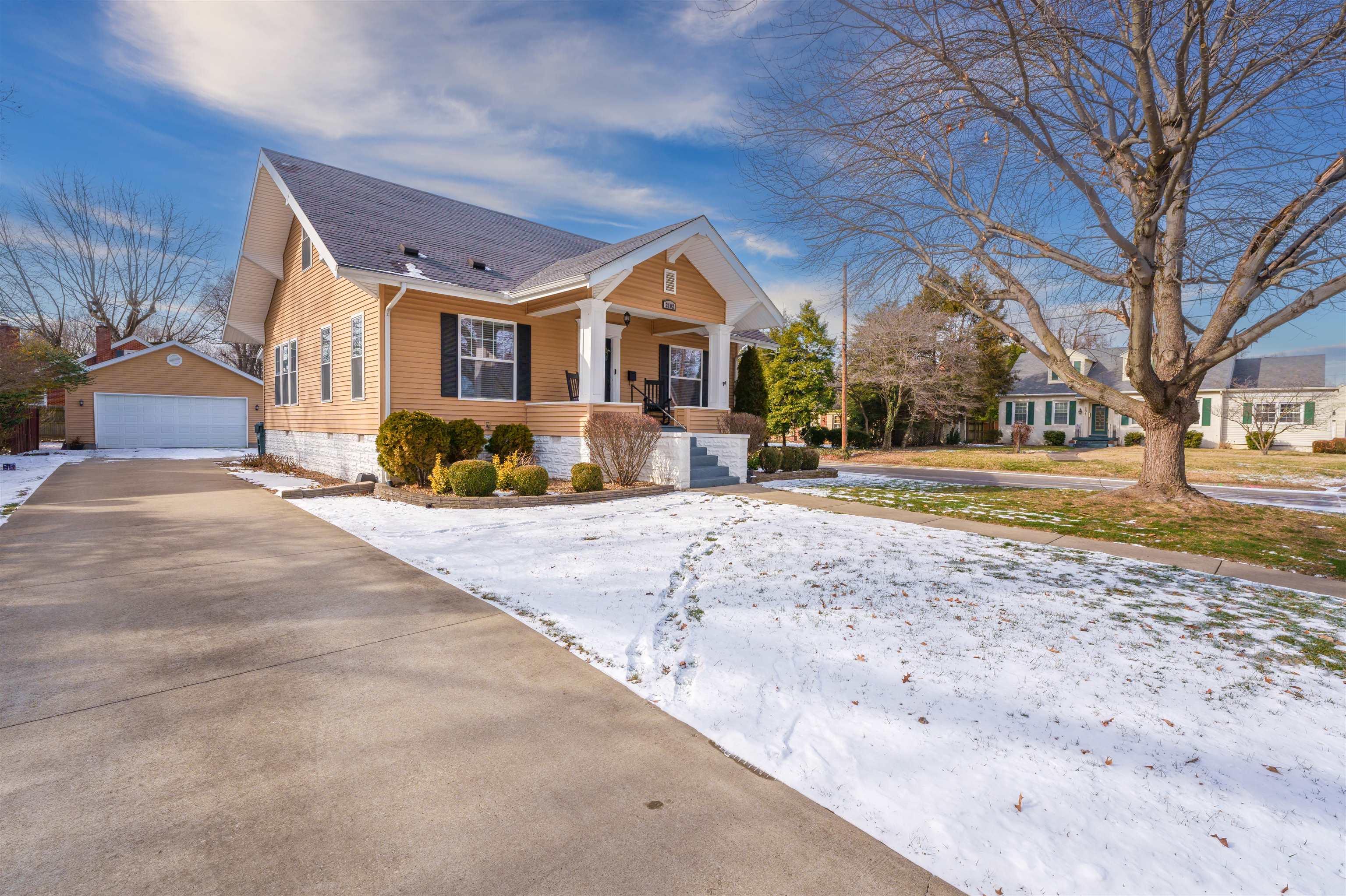2102 Cedar Street, Owensboro, Kentucky 42301, 3 Bedrooms Bedrooms, ,2 BathroomsBathrooms,Single Family Residence,For Sale,Cedar Street,88802