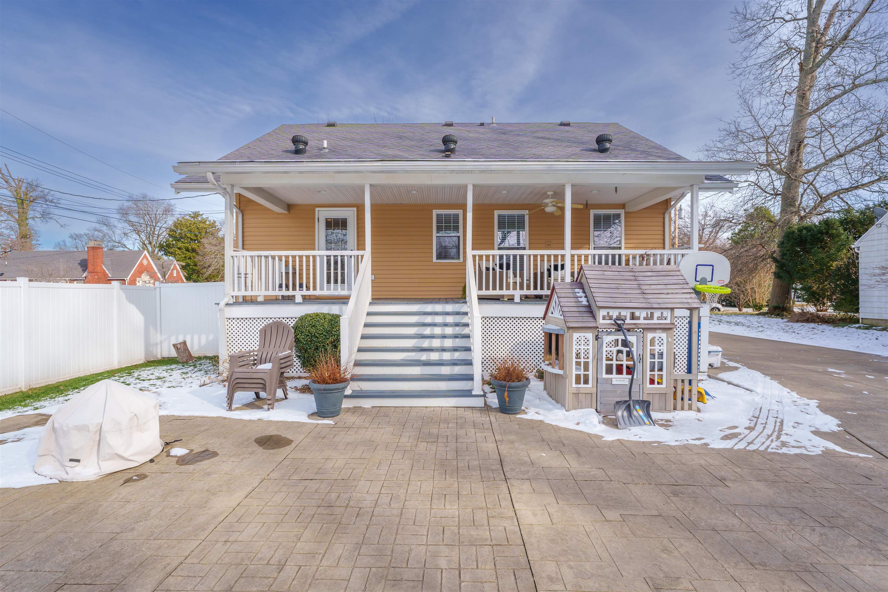 2102 Cedar Street, Owensboro, Kentucky 42301, 3 Bedrooms Bedrooms, ,2 BathroomsBathrooms,Single Family Residence,For Sale,Cedar Street,88802
