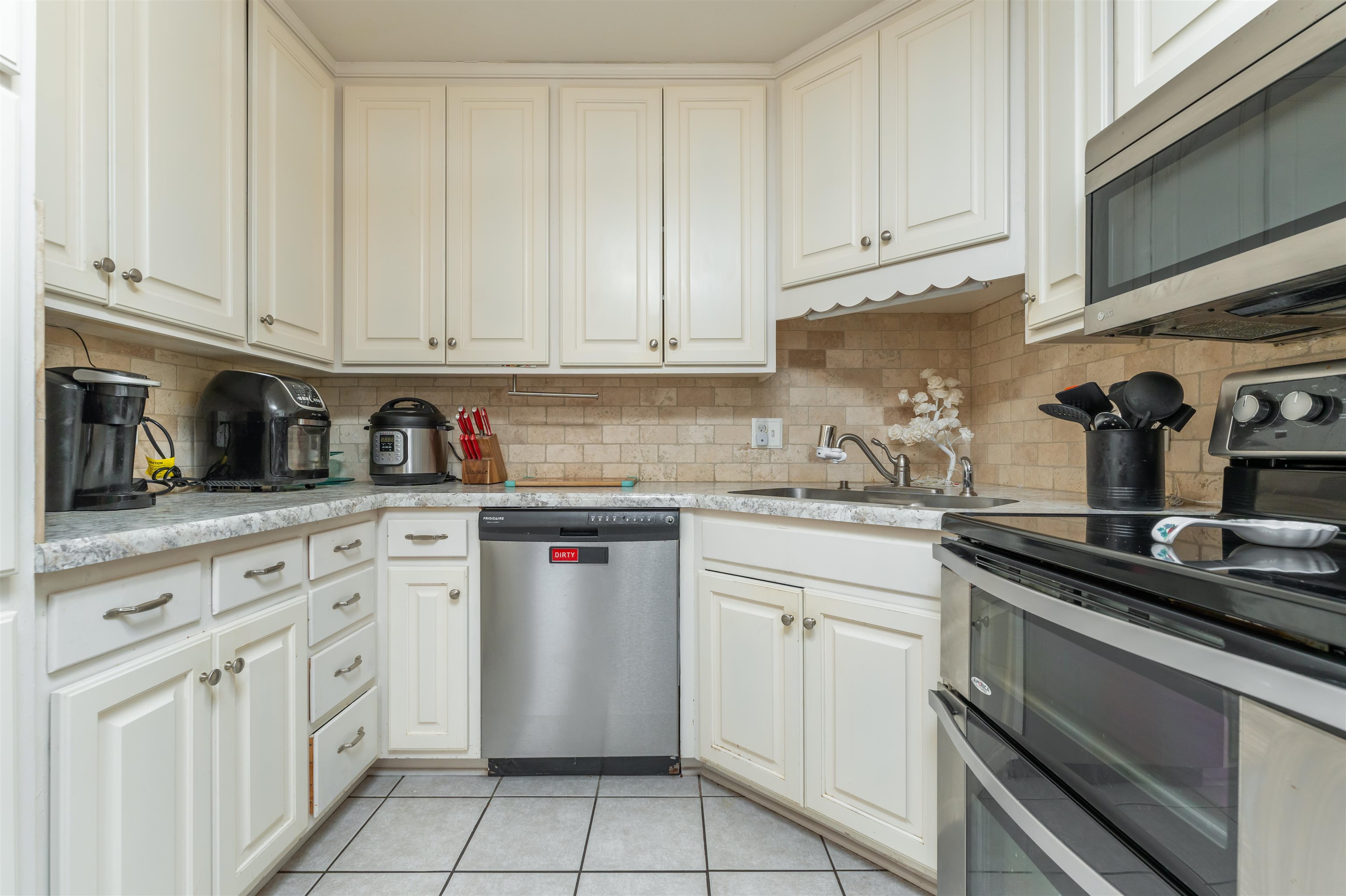 2813 Wesleyan Park Drive, Owensboro, Kentucky 42301, 4 Bedrooms Bedrooms, ,2 BathroomsBathrooms,Single Family Residence,For Sale,Wesleyan Park Drive,88849