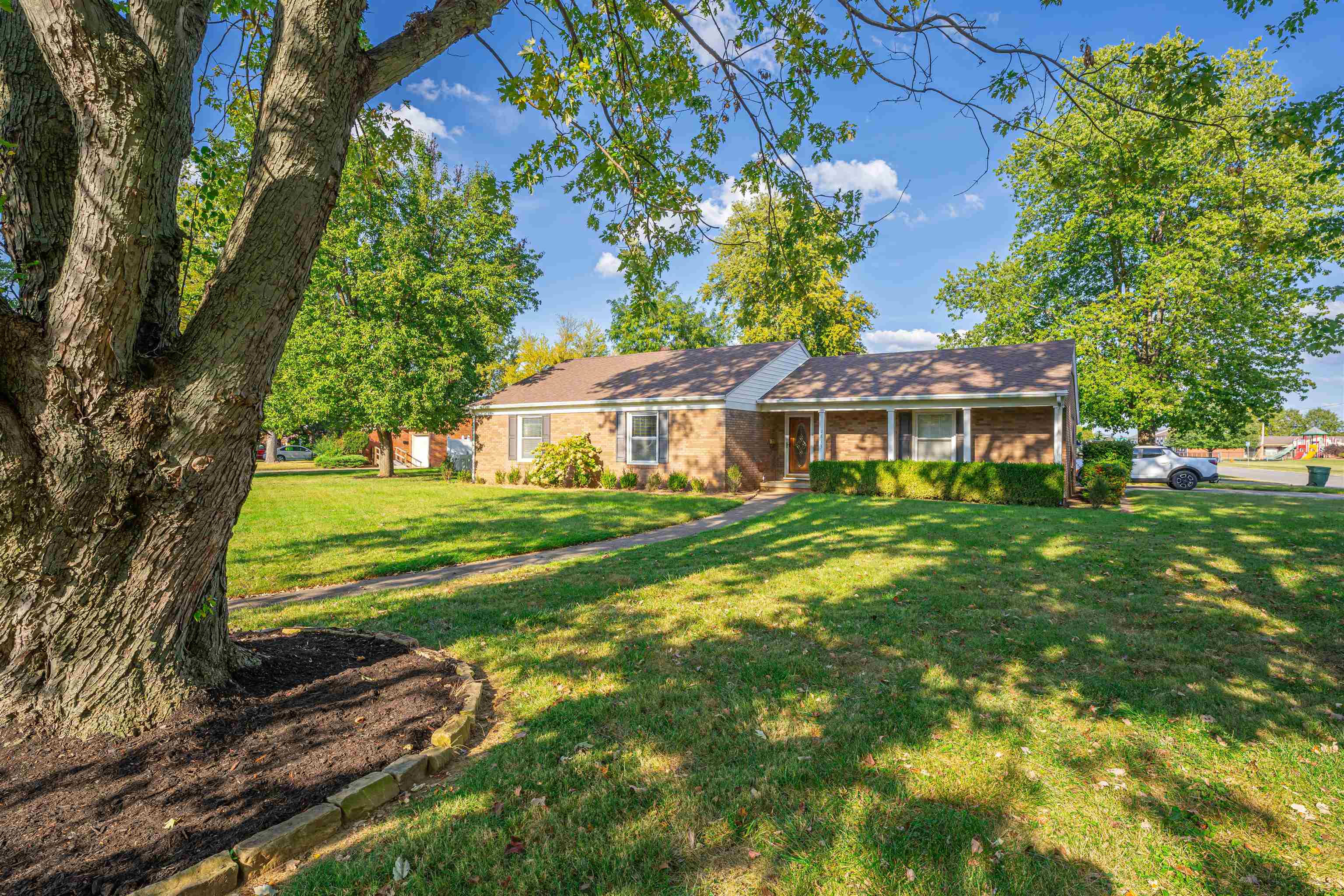 2813 Wesleyan Park Drive, Owensboro, Kentucky 42301, 4 Bedrooms Bedrooms, ,2 BathroomsBathrooms,Single Family Residence,For Sale,Wesleyan Park Drive,88849