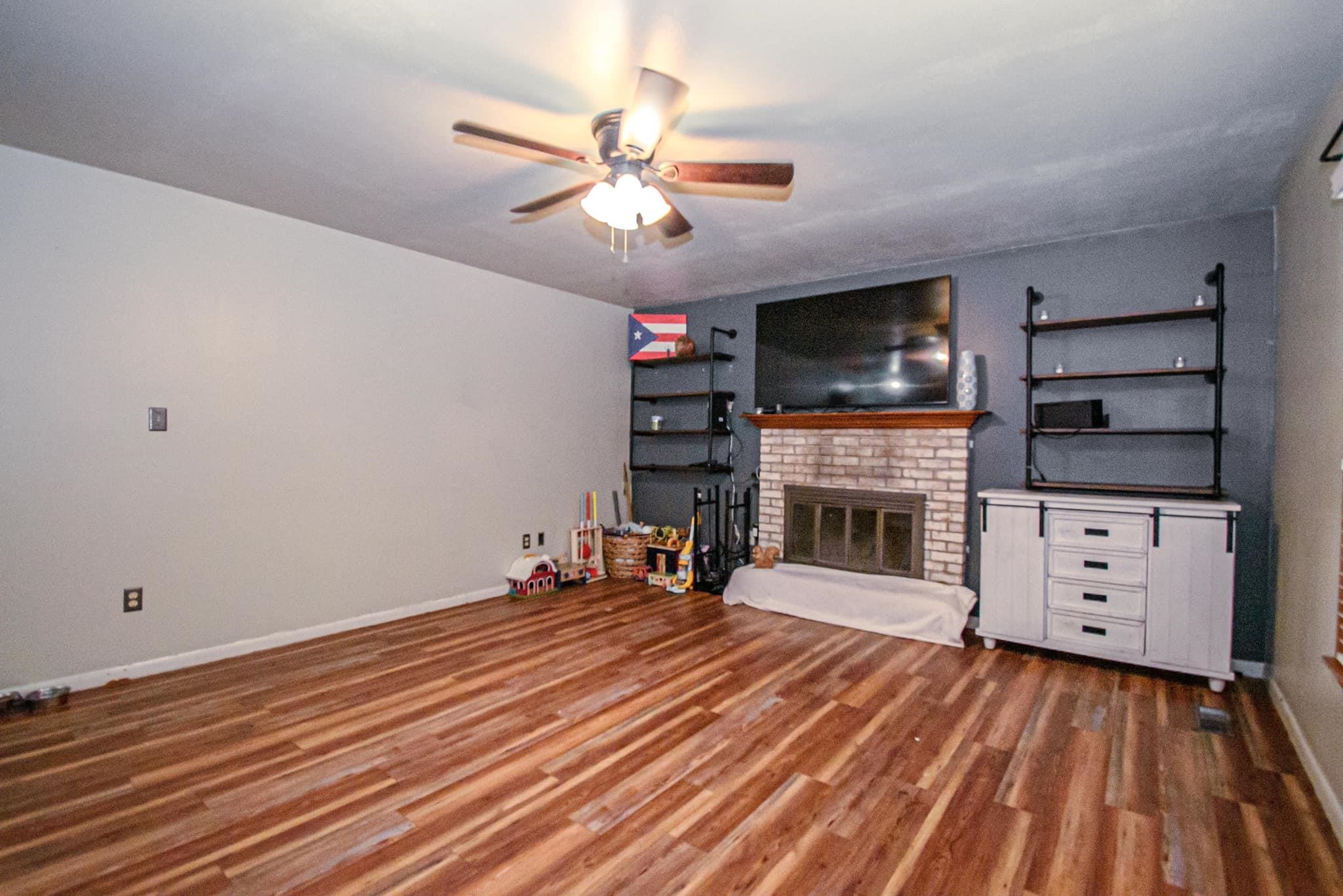410 Colonial Terrace, Hopkinsville, Kentucky 42240, 4 Bedrooms Bedrooms, ,2 BathroomsBathrooms,Single Family Residence,For Sale,Colonial Terrace,88850