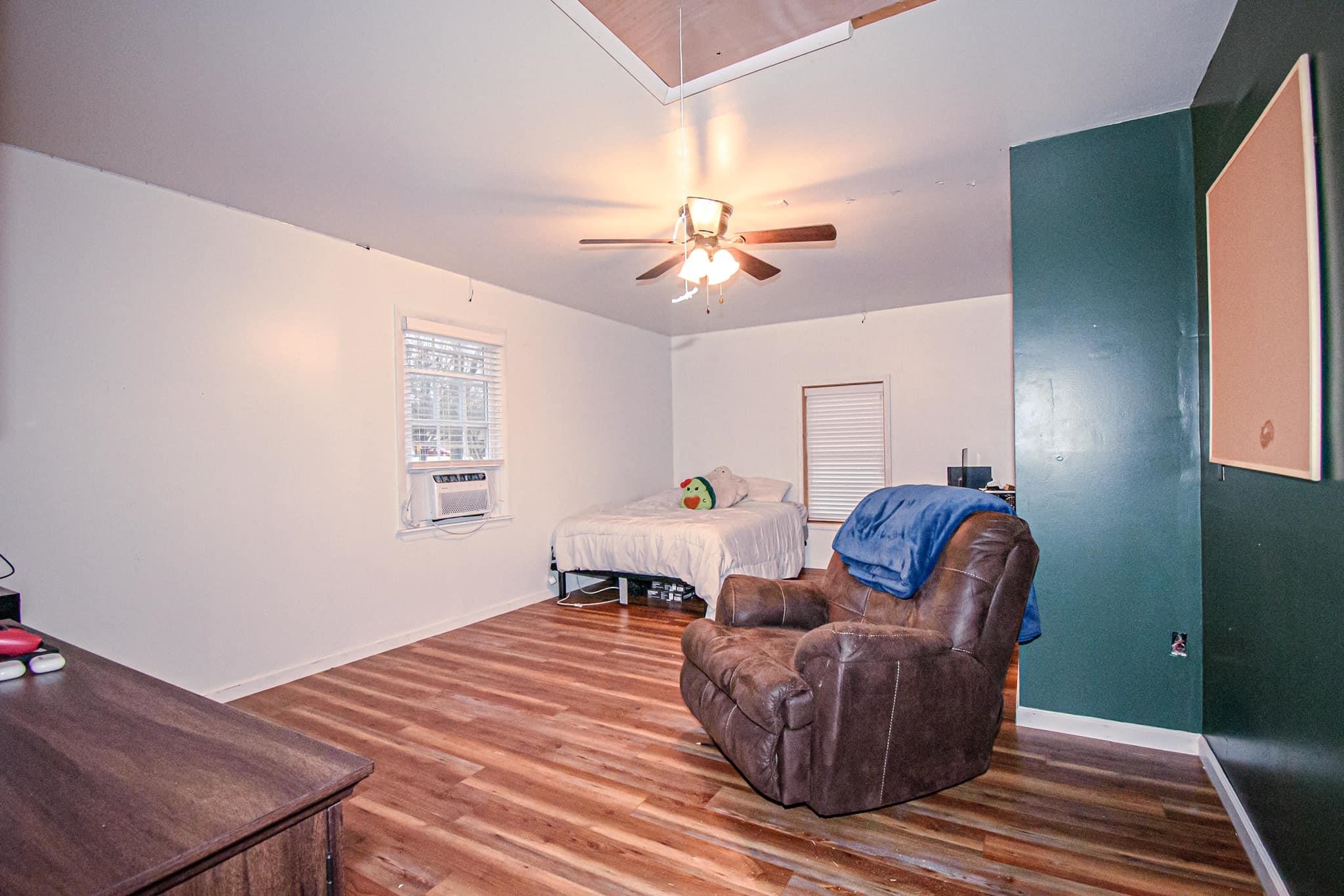 410 Colonial Terrace, Hopkinsville, Kentucky 42240, 4 Bedrooms Bedrooms, ,2 BathroomsBathrooms,Single Family Residence,For Sale,Colonial Terrace,88850