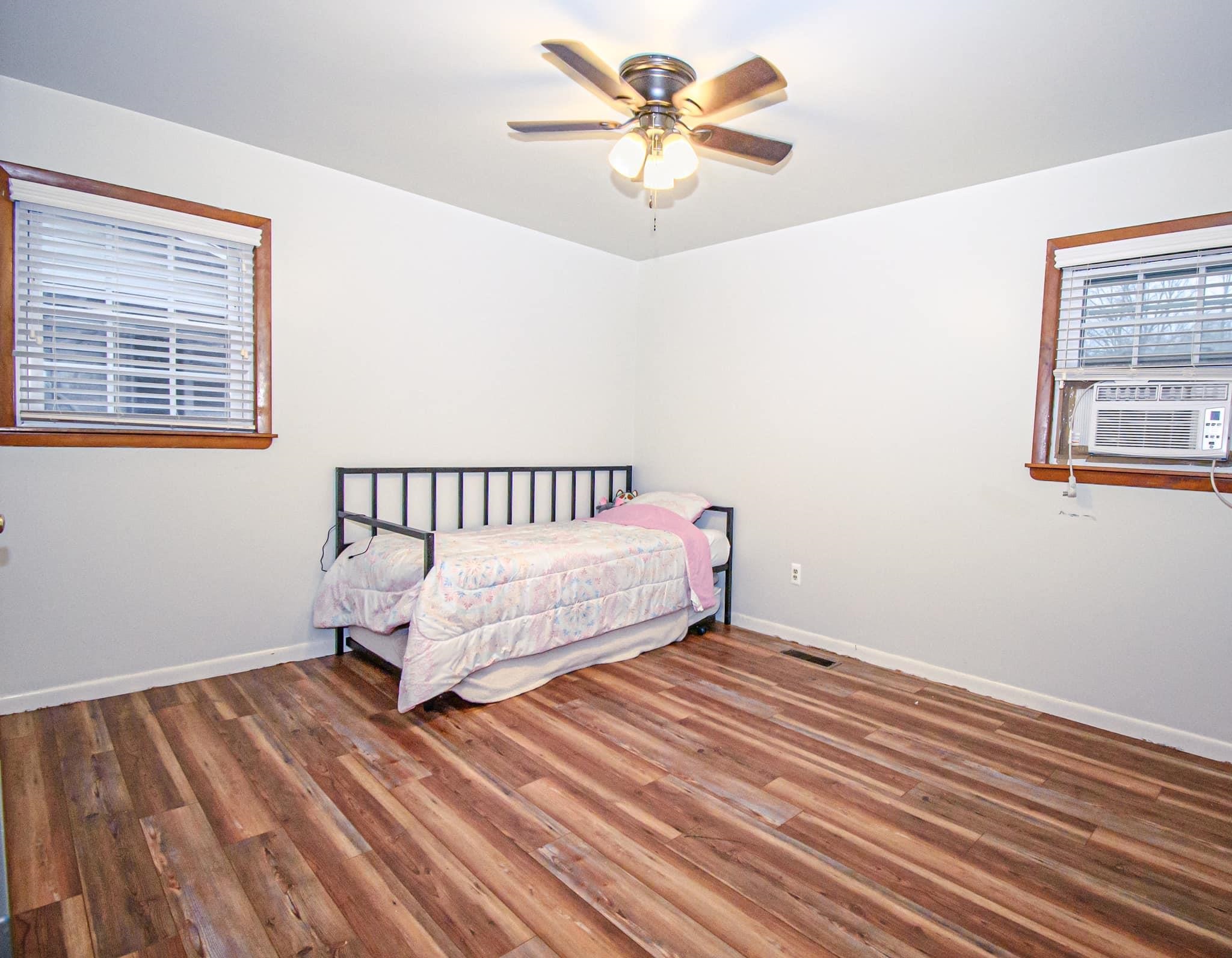 410 Colonial Terrace, Hopkinsville, Kentucky 42240, 4 Bedrooms Bedrooms, ,2 BathroomsBathrooms,Single Family Residence,For Sale,Colonial Terrace,88850