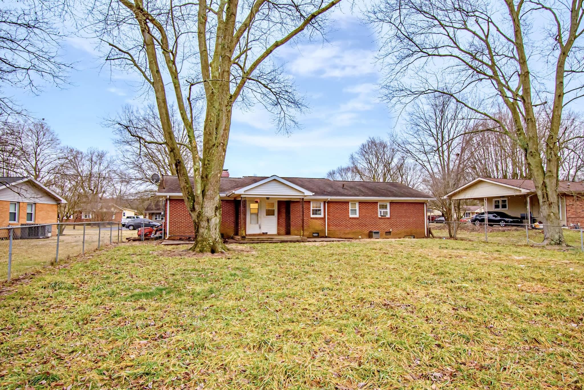 410 Colonial Terrace, Hopkinsville, Kentucky 42240, 4 Bedrooms Bedrooms, ,2 BathroomsBathrooms,Single Family Residence,For Sale,Colonial Terrace,88850