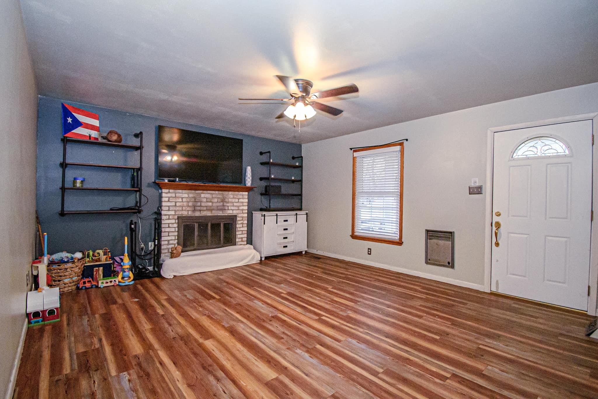 410 Colonial Terrace, Hopkinsville, Kentucky 42240, 4 Bedrooms Bedrooms, ,2 BathroomsBathrooms,Single Family Residence,For Sale,Colonial Terrace,88850