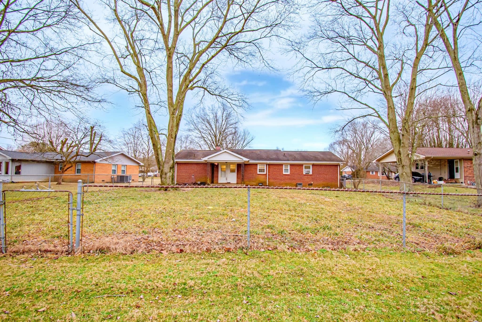 410 Colonial Terrace, Hopkinsville, Kentucky 42240, 4 Bedrooms Bedrooms, ,2 BathroomsBathrooms,Single Family Residence,For Sale,Colonial Terrace,88850