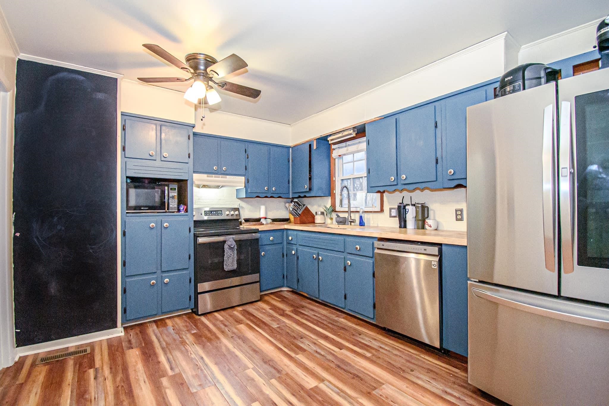 410 Colonial Terrace, Hopkinsville, Kentucky 42240, 4 Bedrooms Bedrooms, ,2 BathroomsBathrooms,Single Family Residence,For Sale,Colonial Terrace,88850