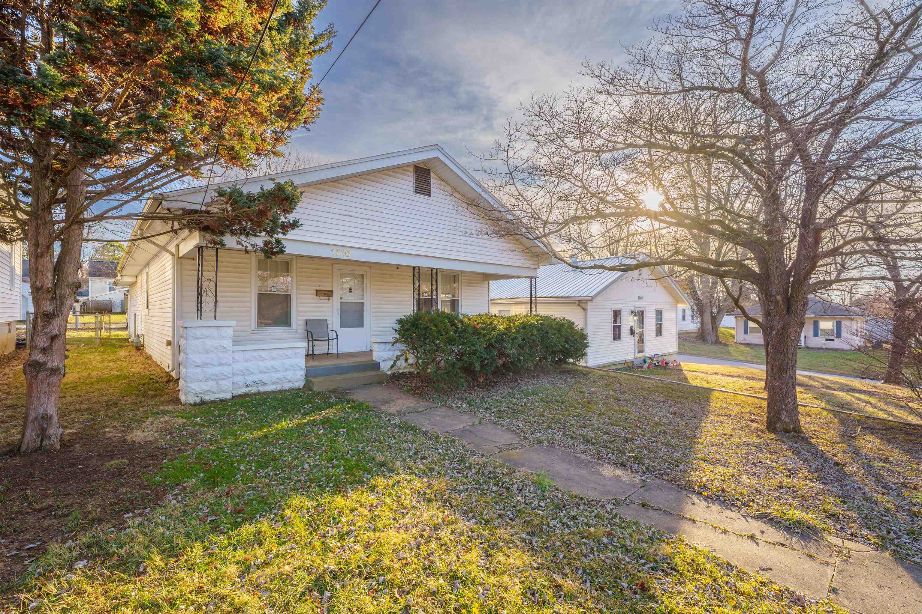 1710 E 21st St, Owensboro, Kentucky 42303, 3 Bedrooms Bedrooms, ,1 BathroomBathrooms,Single Family Residence,For Sale,E 21st St,88876