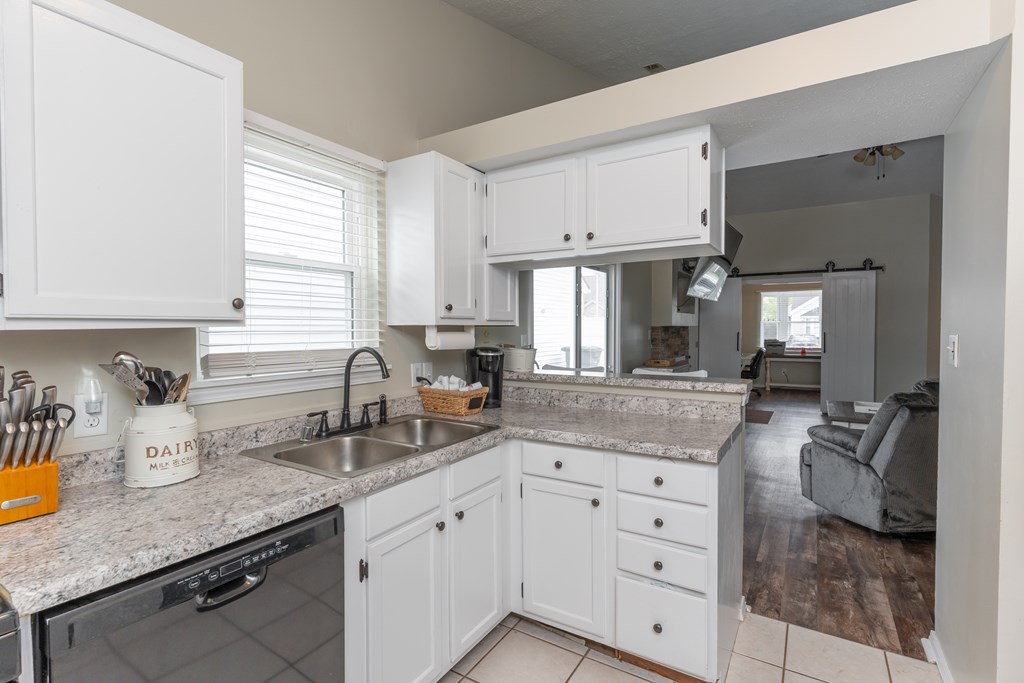 2508 Haviland Dr, Owensboro, Kentucky 42301, 3 Bedrooms Bedrooms, ,2 BathroomsBathrooms,Single Family Residence,For Sale,Haviland Dr,88890