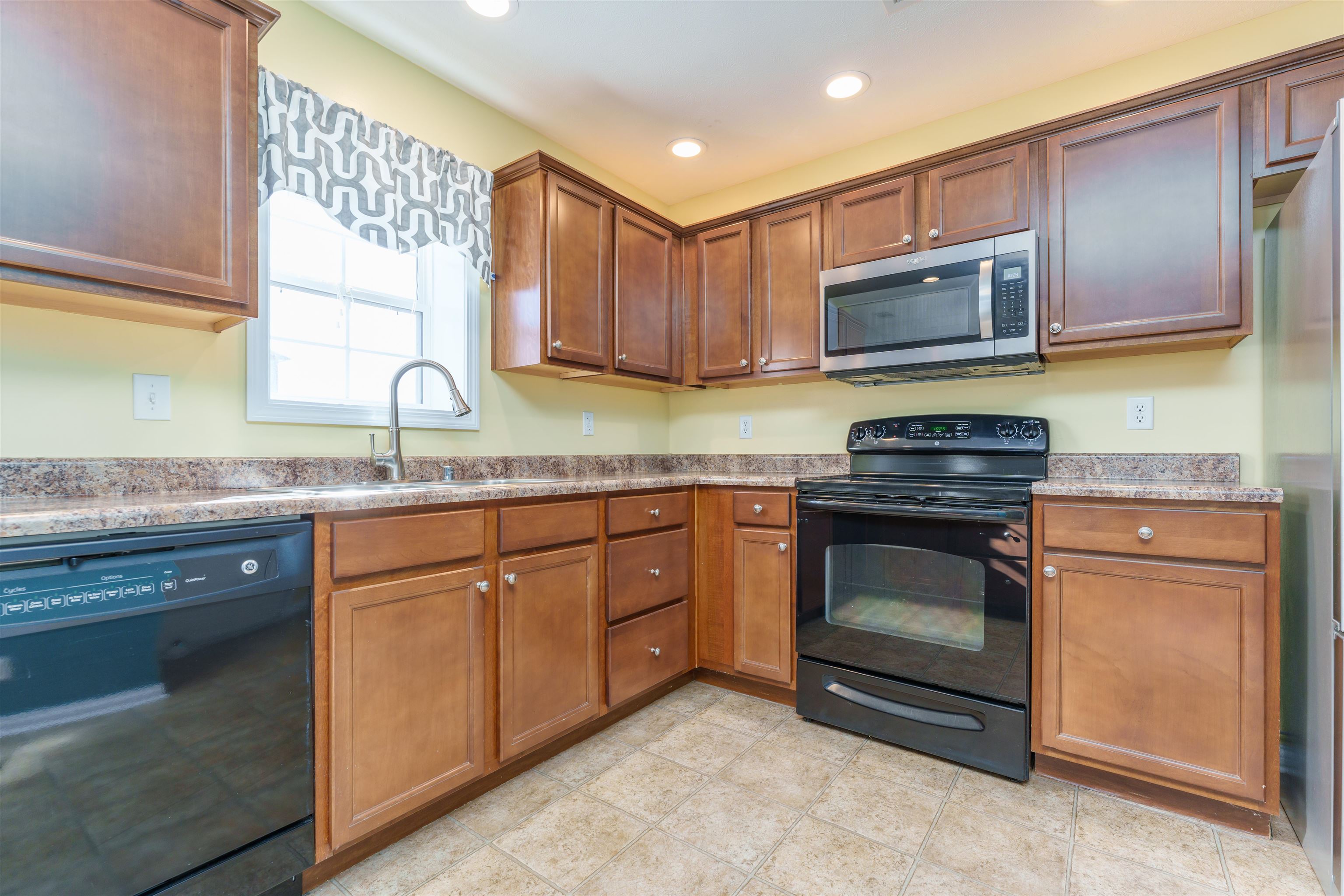 2160 Summer Walk, Owensboro, Kentucky 42303, 3 Bedrooms Bedrooms, ,2 BathroomsBathrooms,Single Family Residence,For Sale,Summer Walk,88892