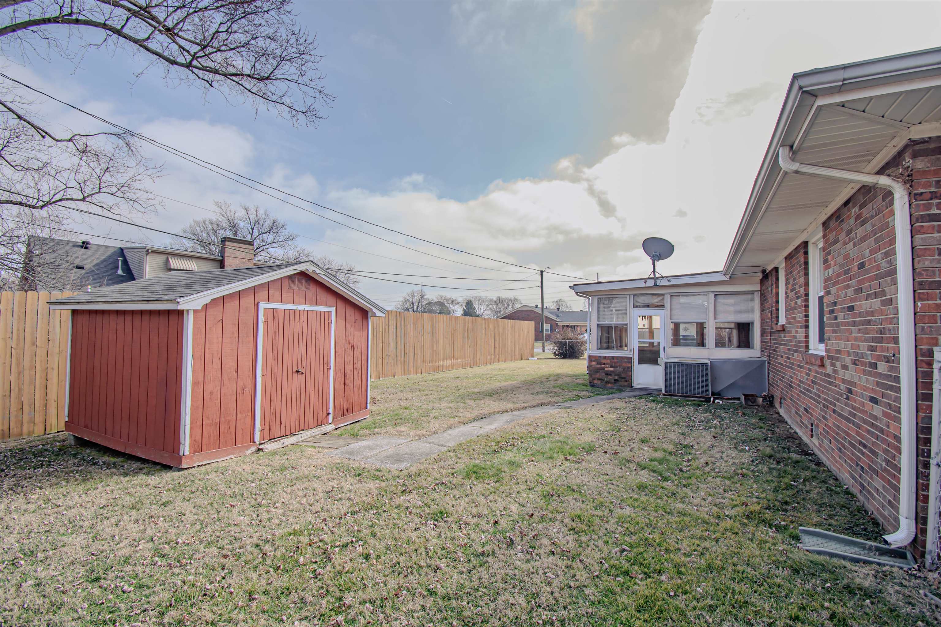 3521 Queens Way, Owensboro, Kentucky 42301, 3 Bedrooms Bedrooms, ,1 BathroomBathrooms,Single Family Residence,For Sale,Queens Way,88932