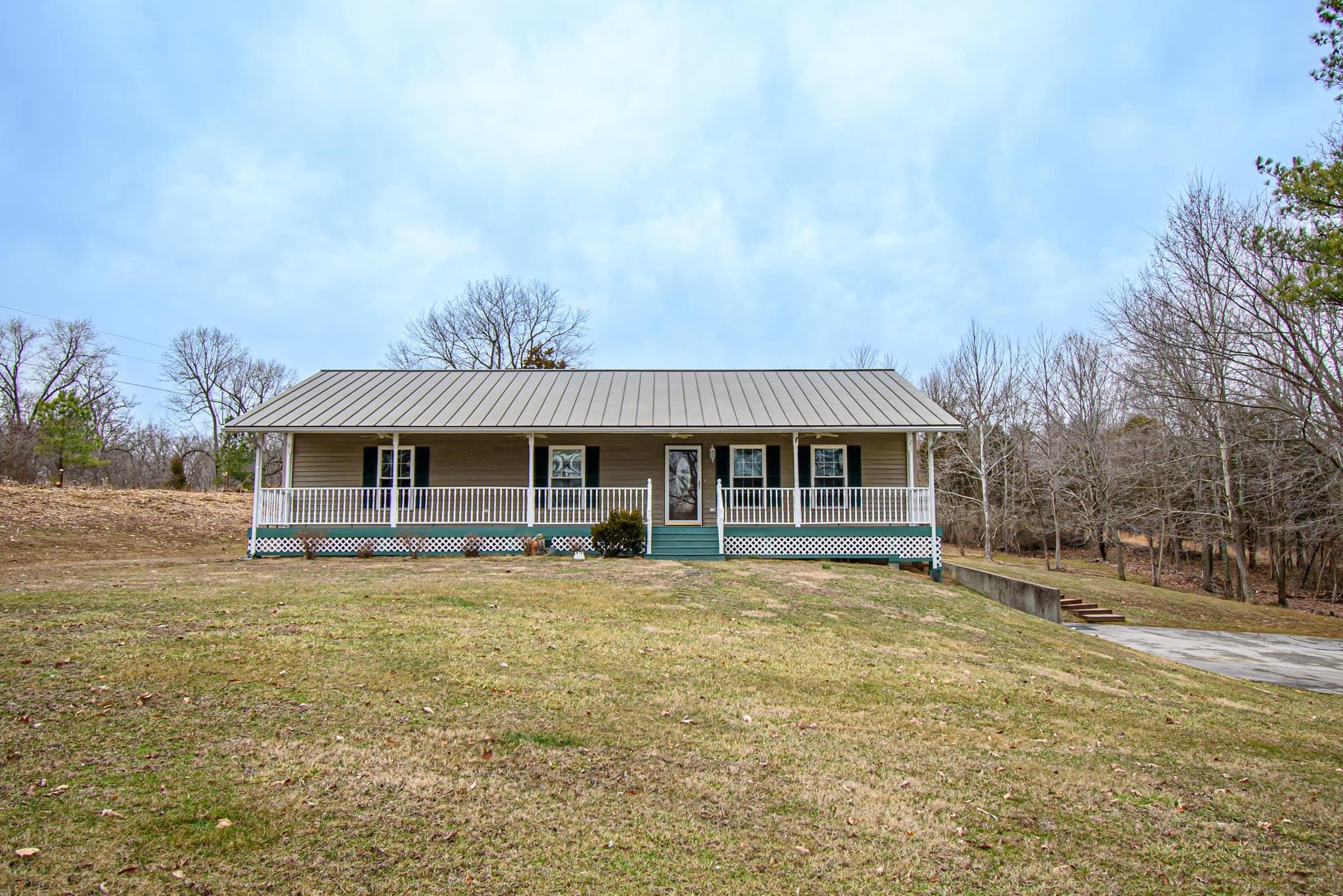 2571 Russell Rd, Utica, Kentucky 42376, 3 Bedrooms Bedrooms, ,3 BathroomsBathrooms,Single Family Residence,For Sale,Russell Rd,88952